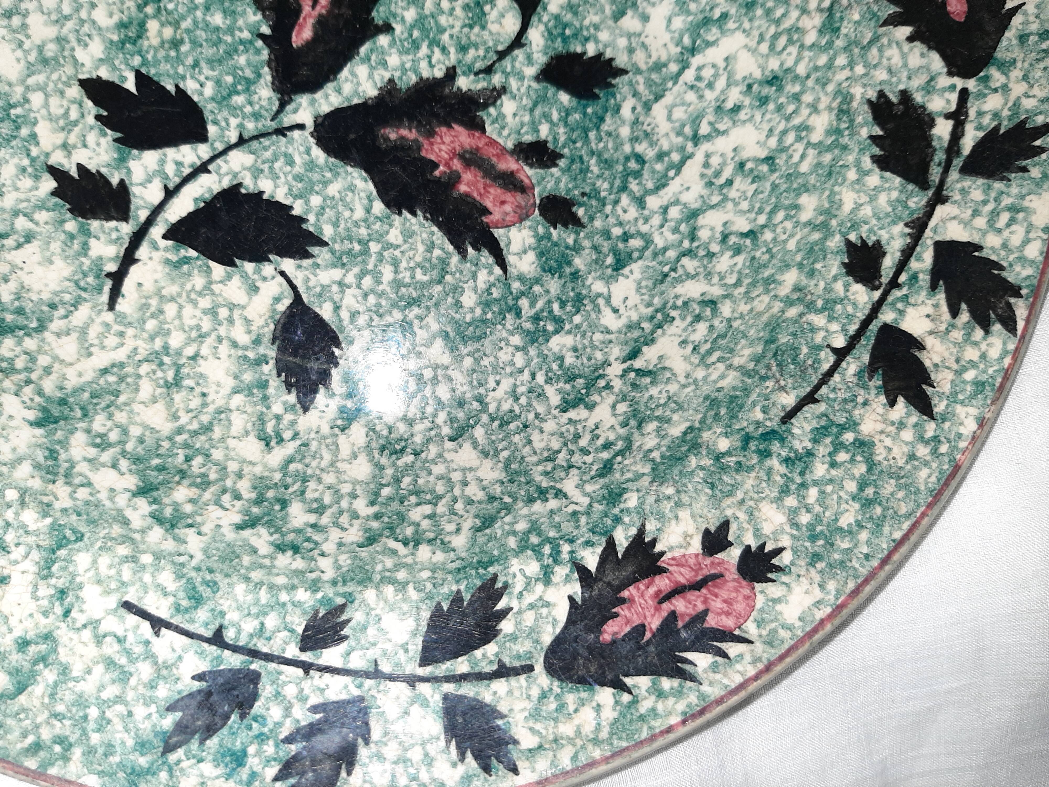 Shallow plate, late 19th century, Gien earthenware.
