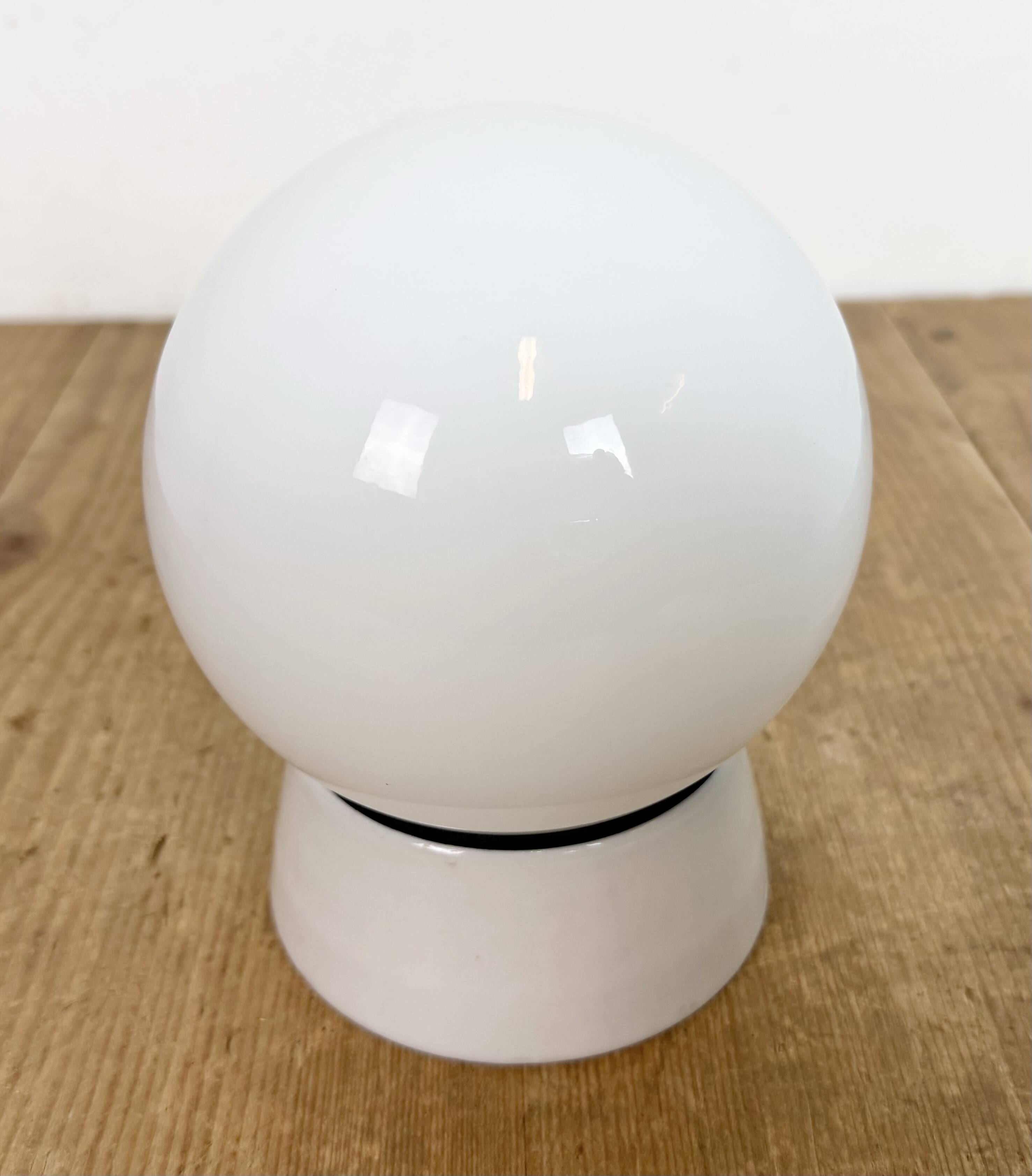 Lustre en porcelaine blanche vintage, années 1970