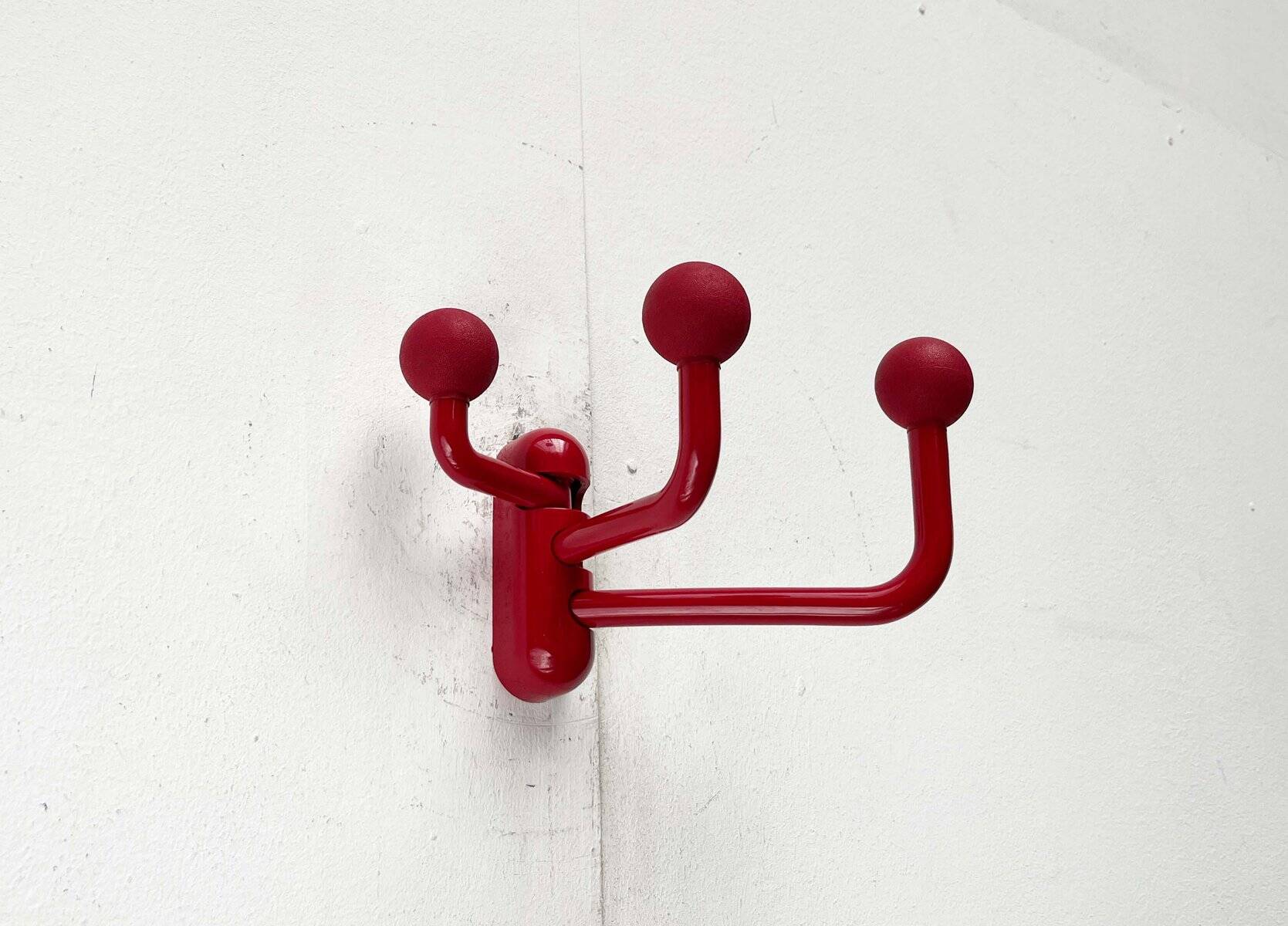 Postmodern Italian folding coat rack by Patrizia Angeloni for Confalonieri, 1980s.