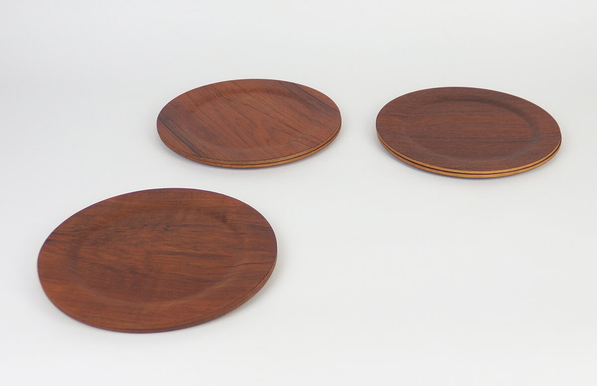 Set of six scandinavian teak plates