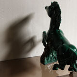 Cheval en faïence verte