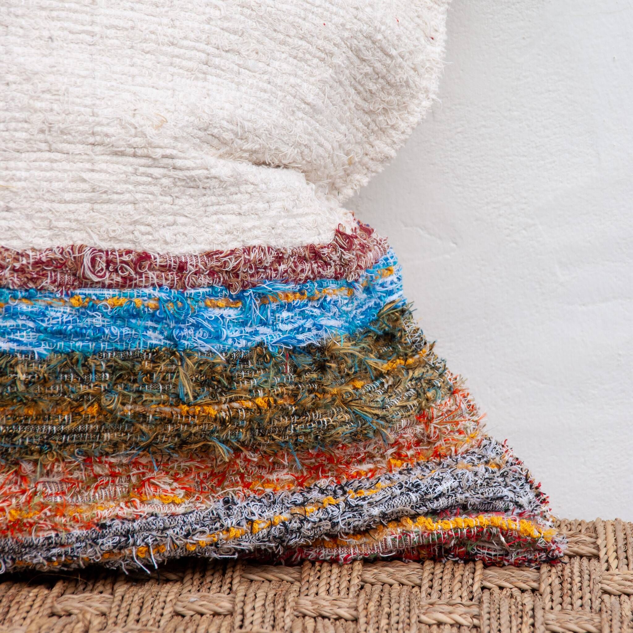 Housse de coussin artisanale en coton recyclé tissé main