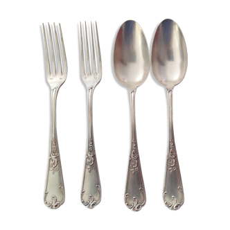 2 spoons 2 silver metal forks