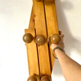 Extendable coat rack with 7 hooks