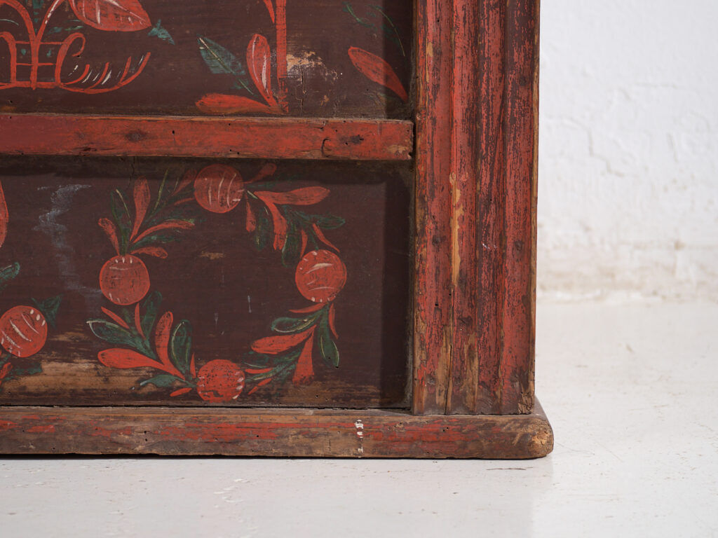 Wedding chest in pine with painted tulips – Central Europe, 1891