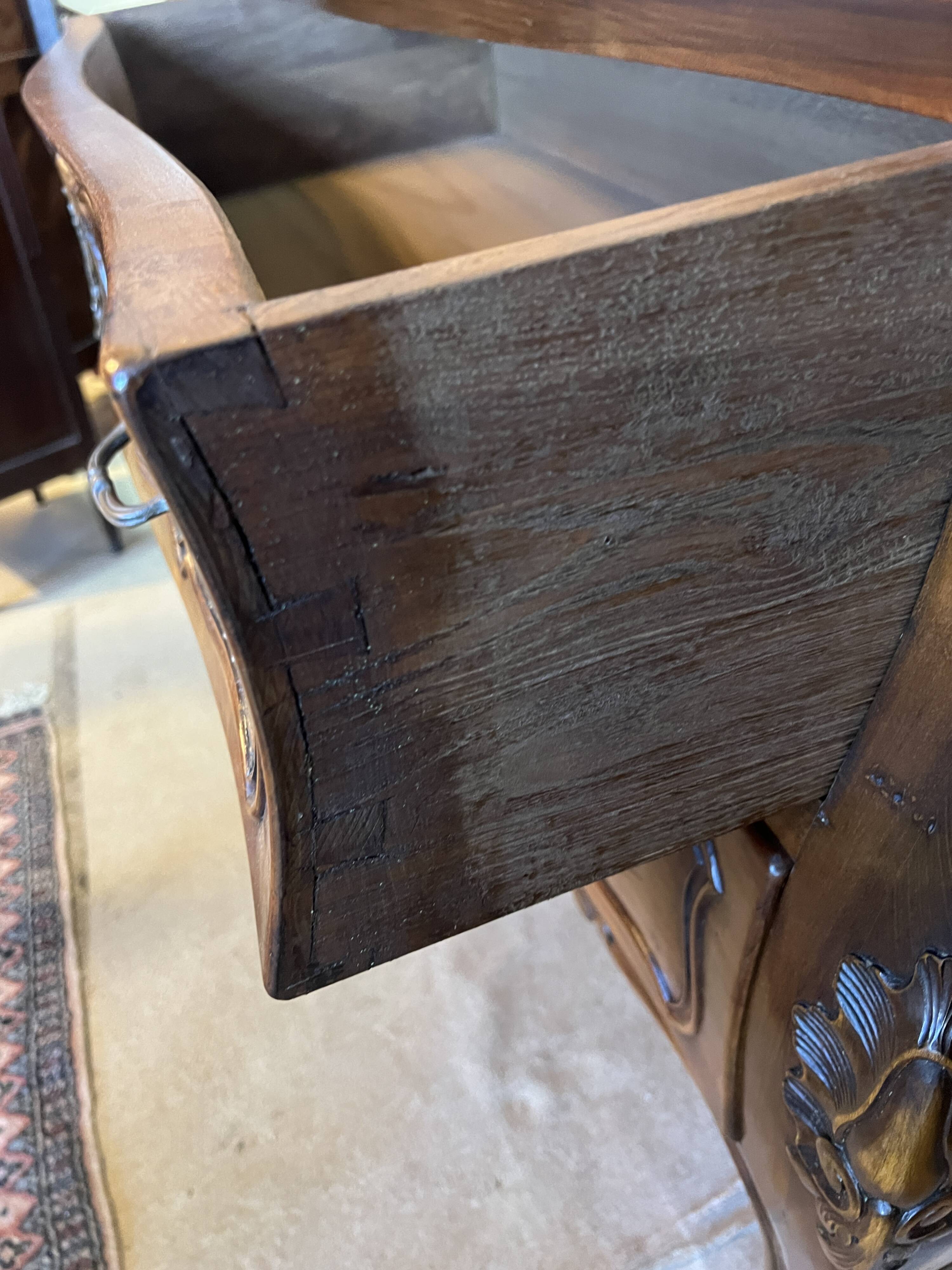 Commode de style louis XV , bois naturel