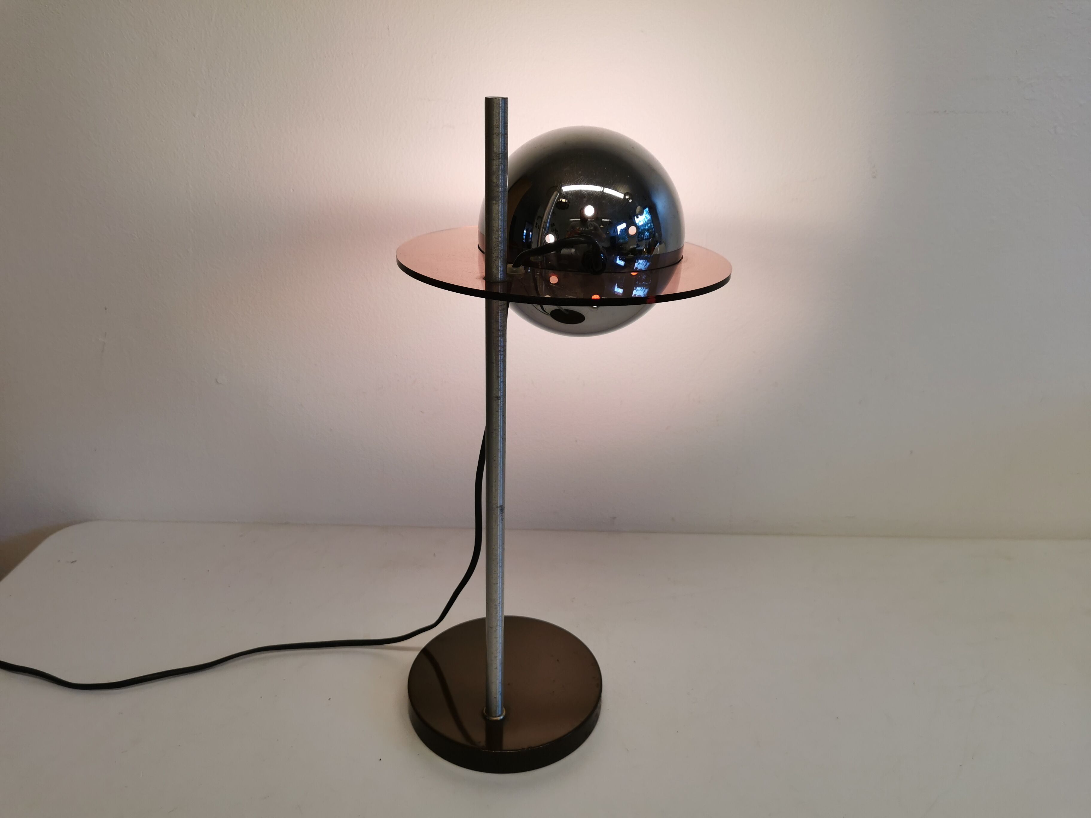 Lampe de table Space Age, en aluminium, métal et plexi plastique