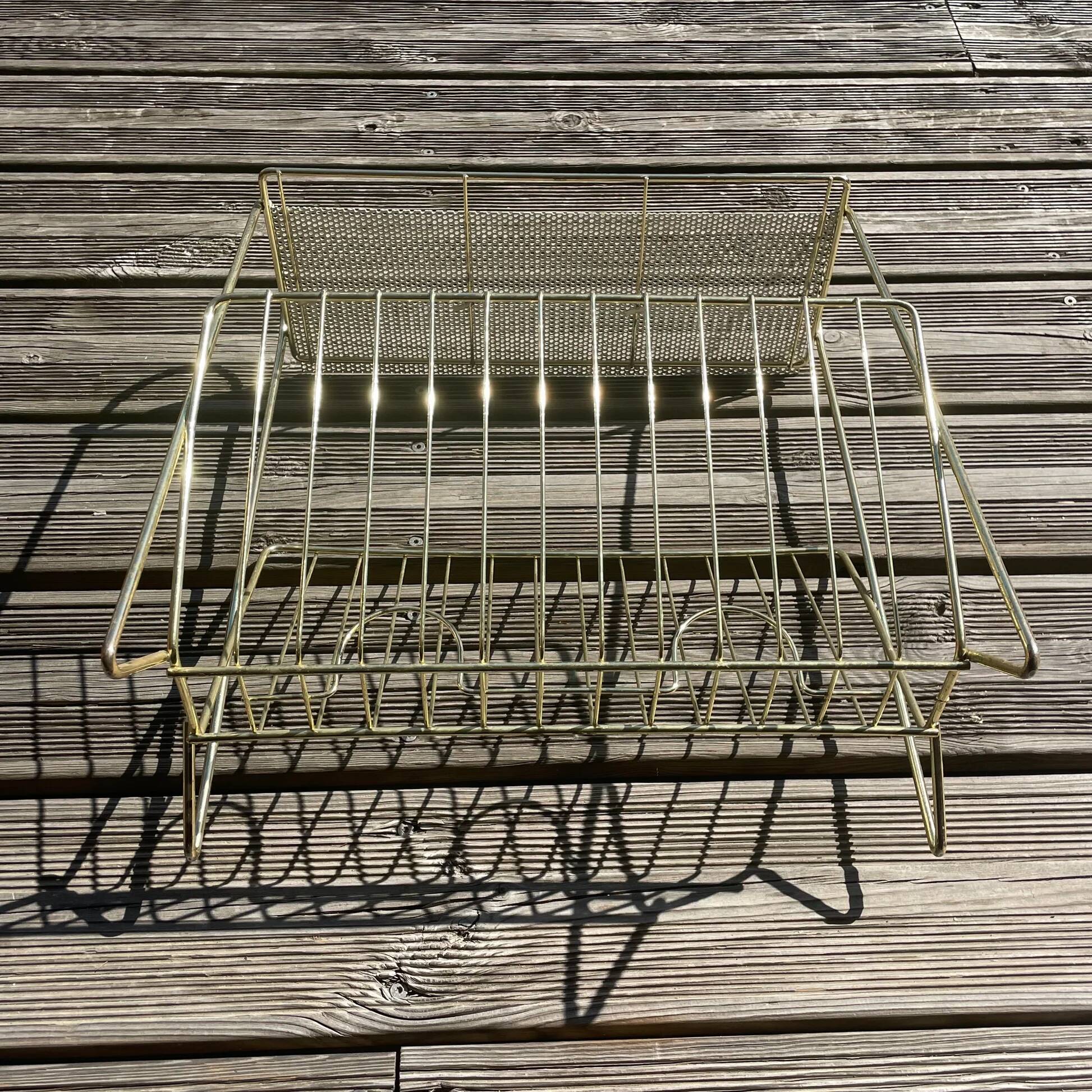 Metal wire and perforated sheet magazine rack
