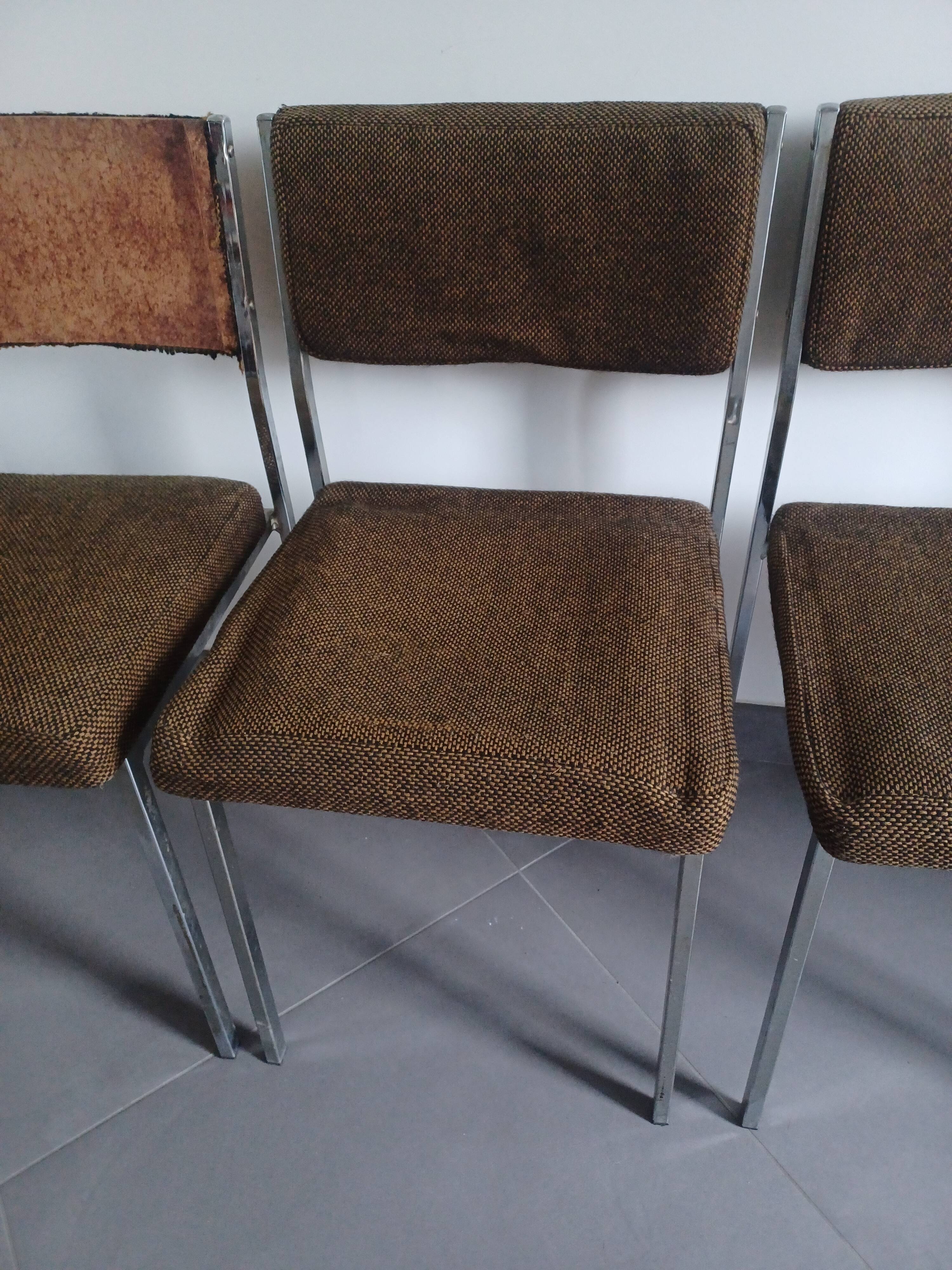 Five chairs in chromed metal and mottled fabric