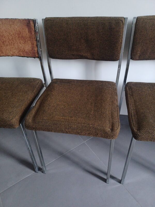 Cinq chaises en métal chromé et tissu chiné