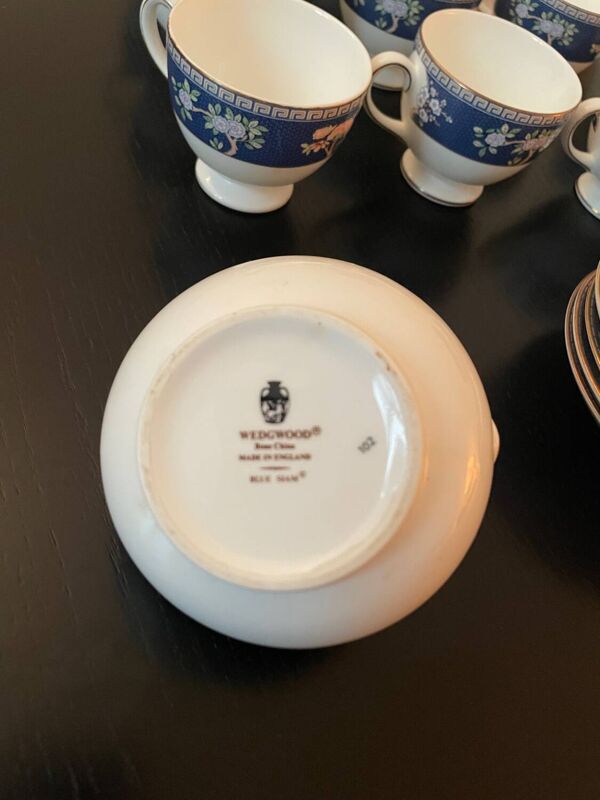 Set de tasses à café/soucoupes/sucrier/pot de lait/theiere