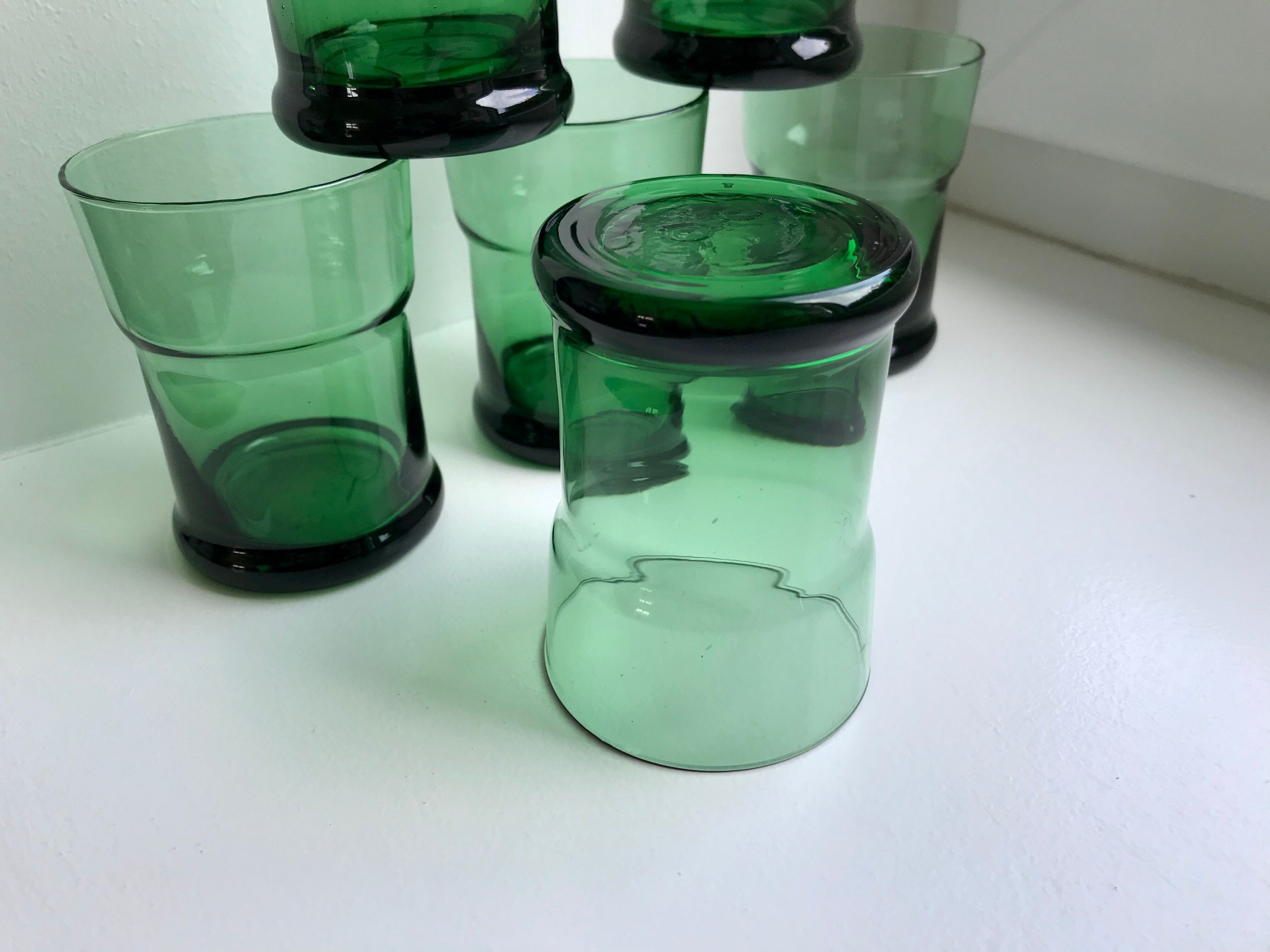 Set of 6 green glasses design 70s