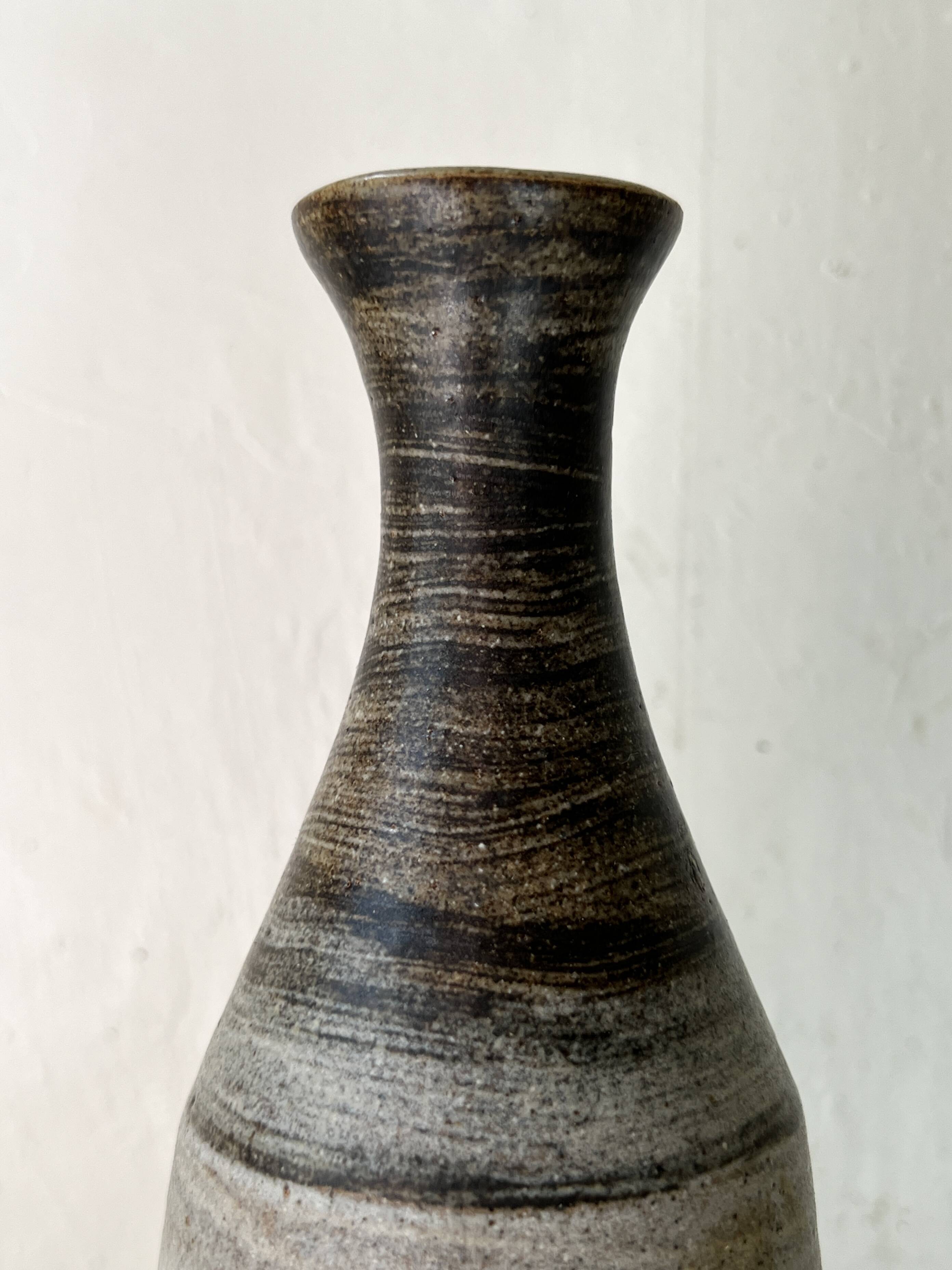 Matte glazed stoneware vase, signed, La Borne or Puisaye around 1970.