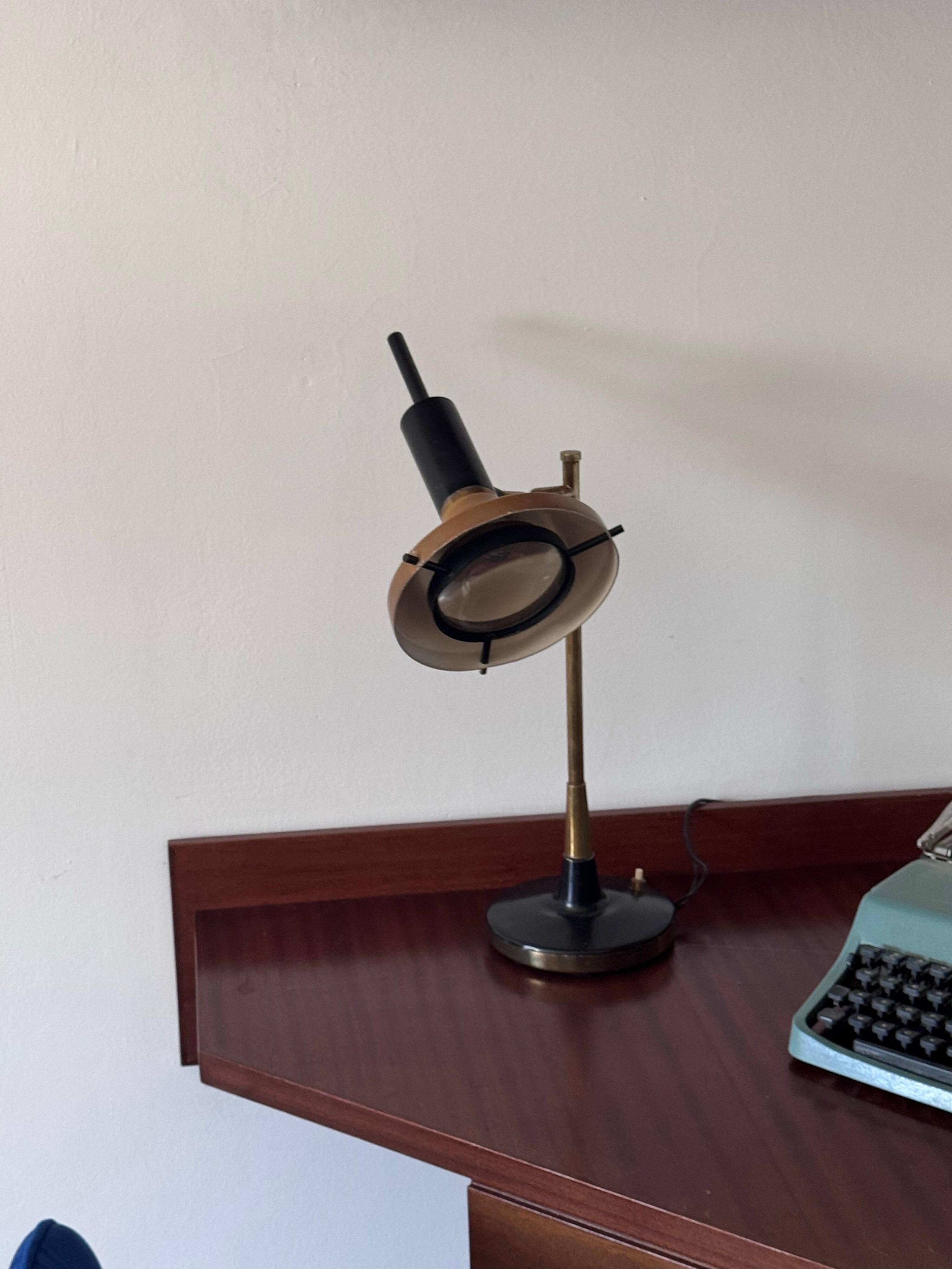 Lampe de table Mod. 553 par Oscar Torlasco pour Lumi, design italien collectible