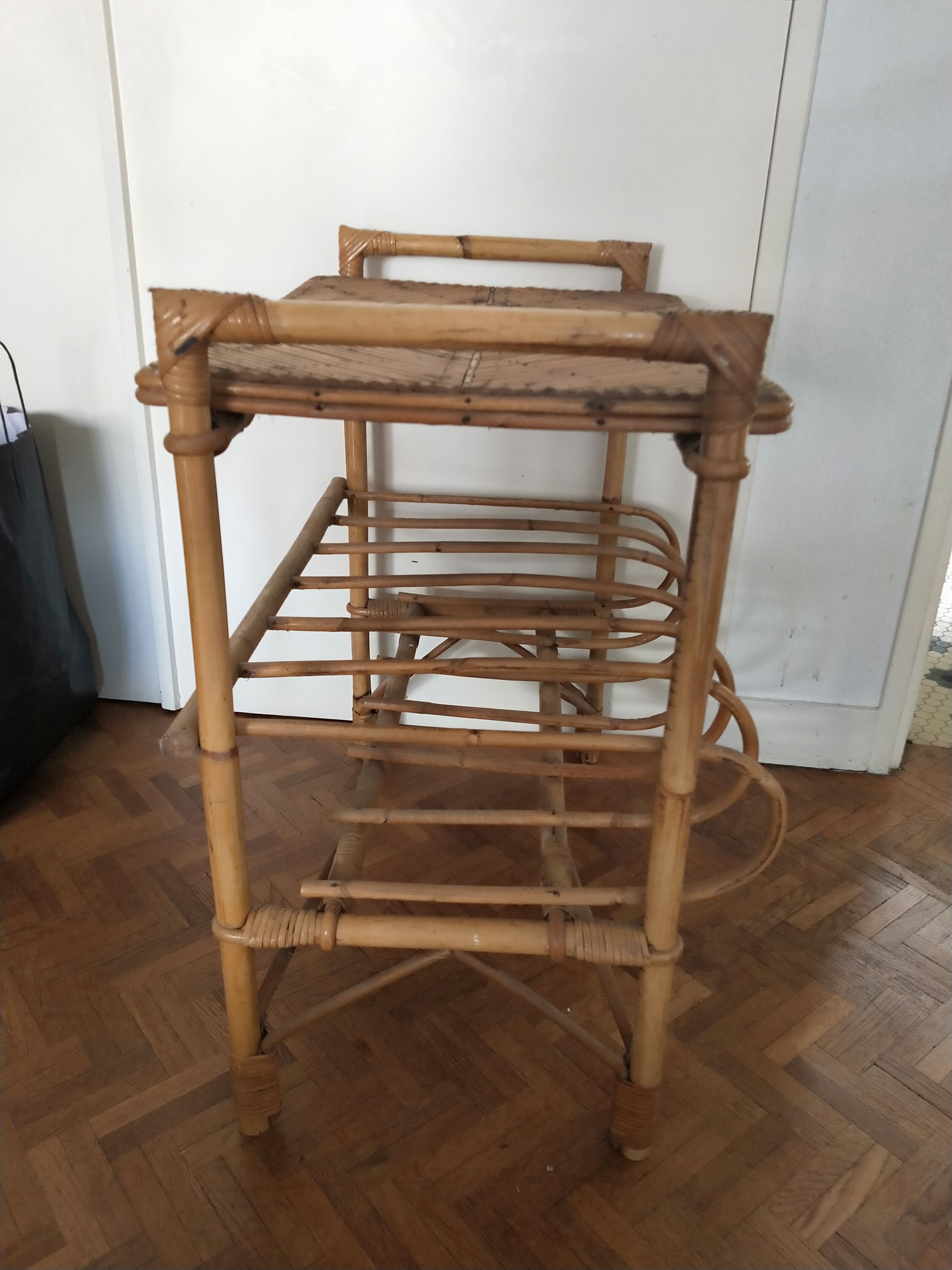 Furniture storage for vinyls