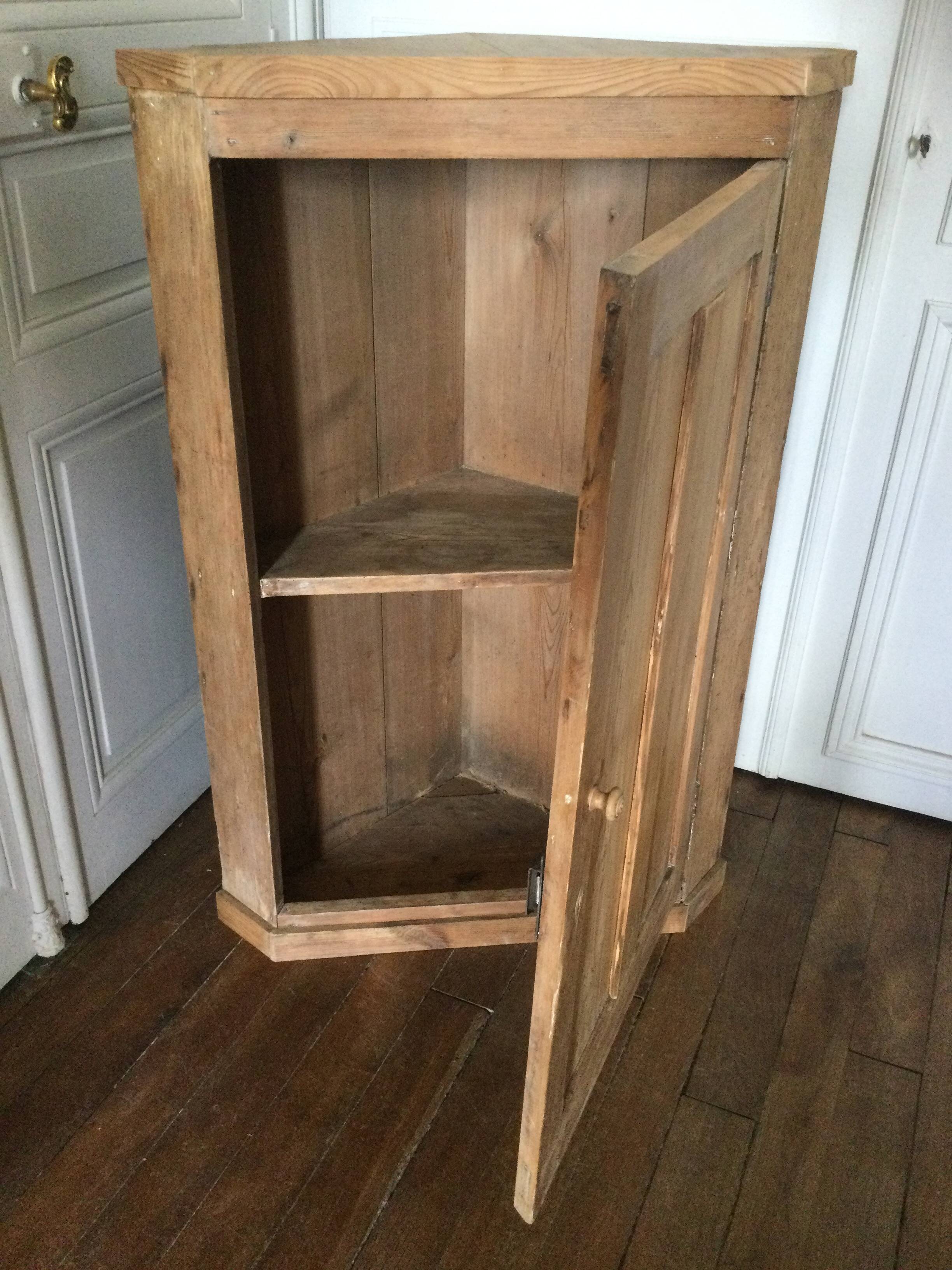 Antique corner cabinet with 1 door