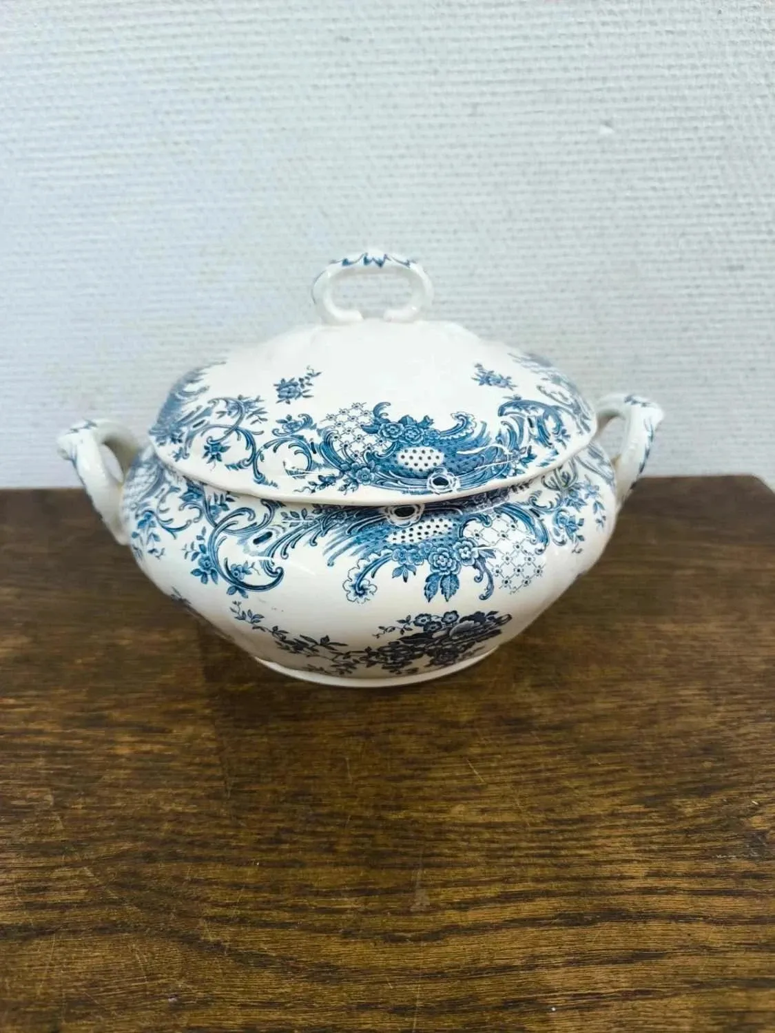 Large soup tureens Villeroy and Boch Valeria blue