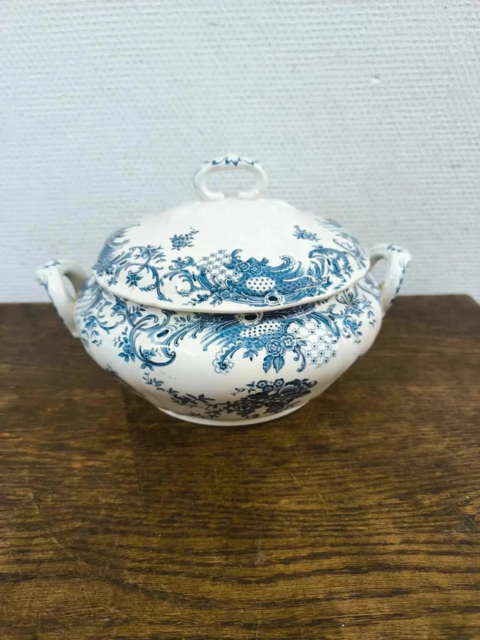 Large soup tureens Villeroy & Boch Valeria blue