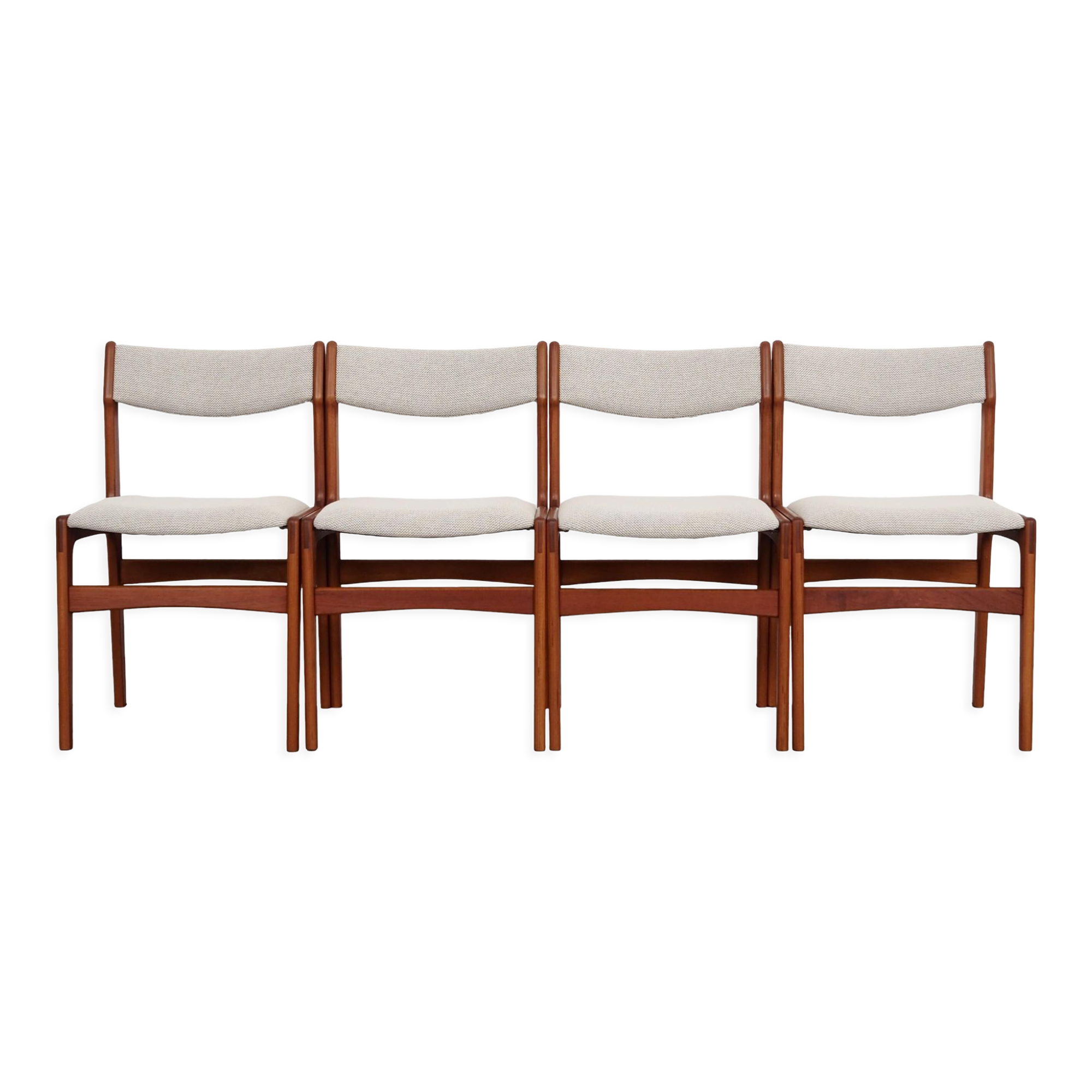 Ensemble de quatre chaises en teck, design danois, années 1970, production: Danemark