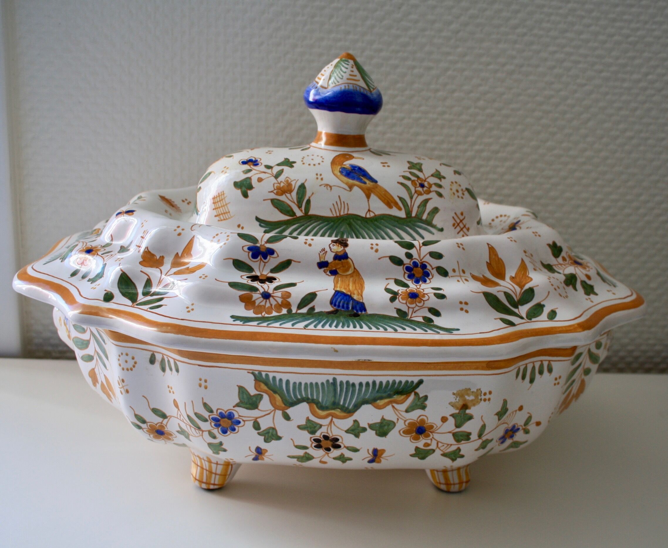 Dish and tureen Moustiers