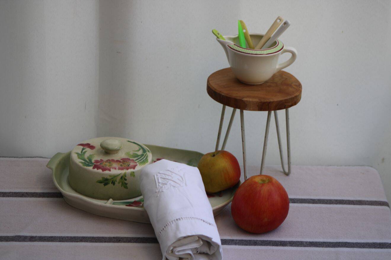 Ceramic cheese board