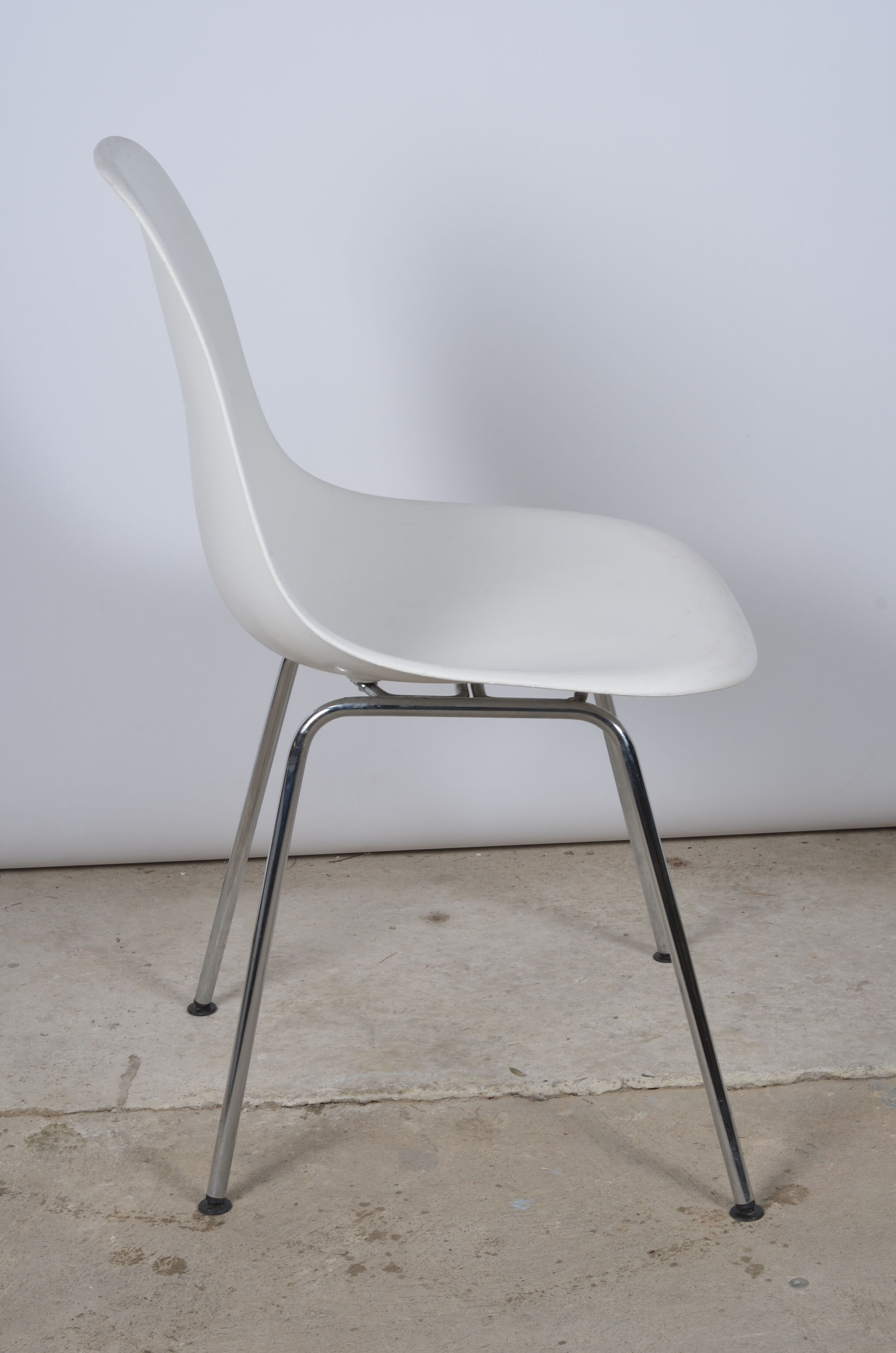 Eames DSX chair for vitra