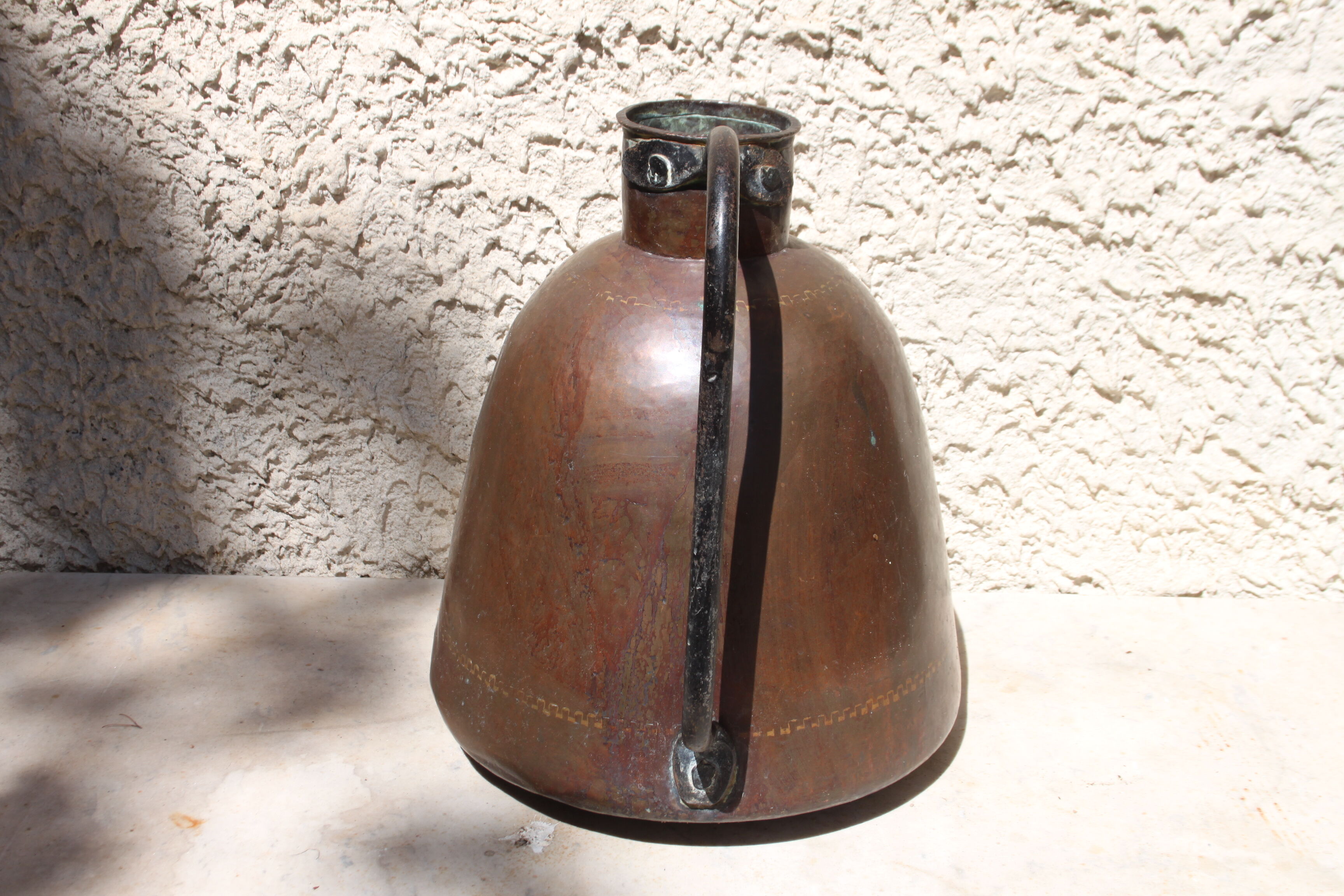 Ancient jar with oriental waters, end of 19th