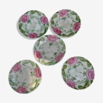 Plates dabbling decorated with roses