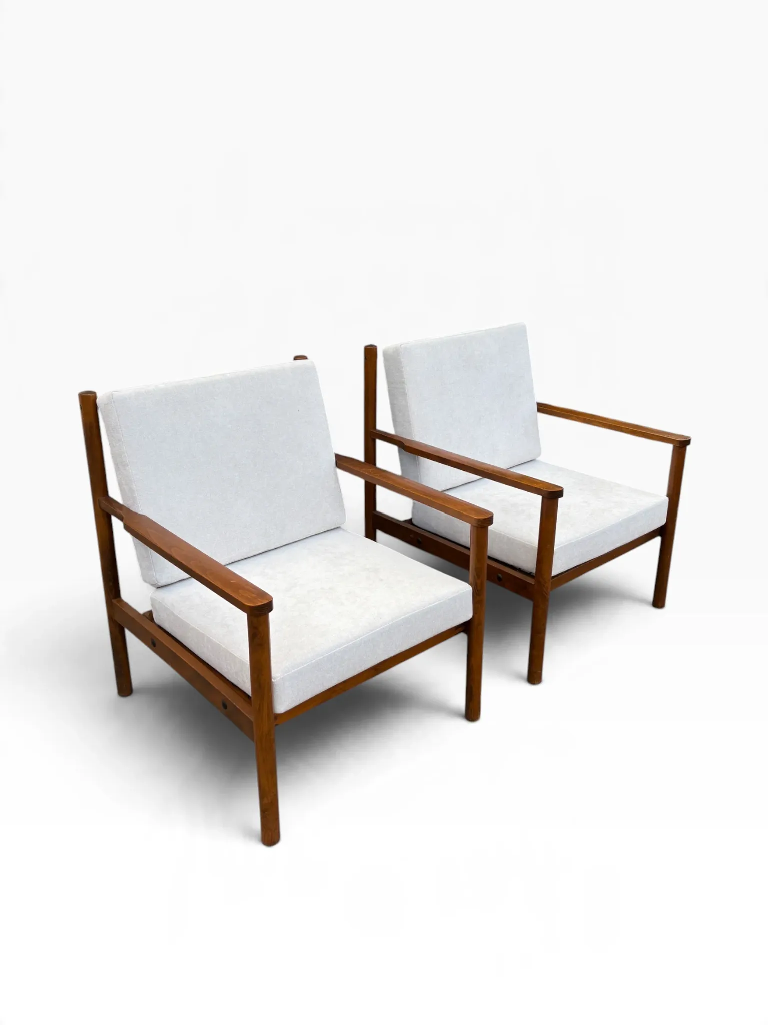 Set of 2 Italian armchairs