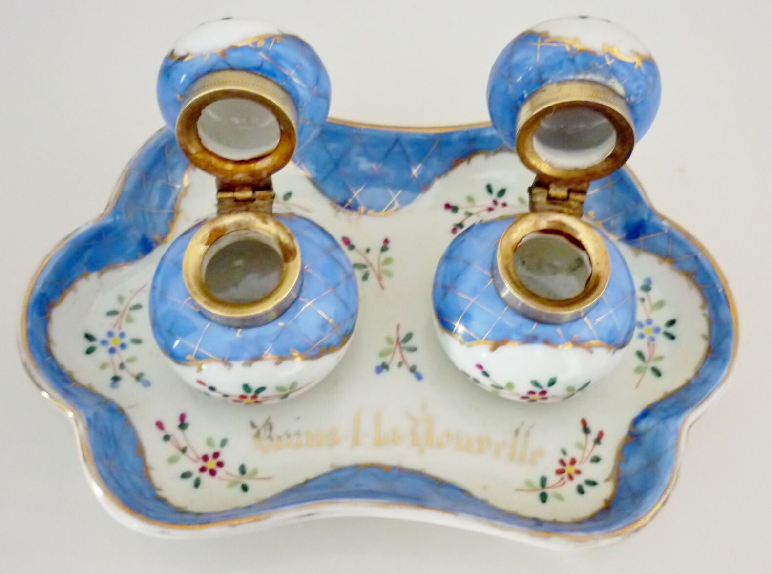 Double antique inkwells in hand-painted porcelain, nineteenth century