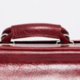 Valise rouge en simili cuir