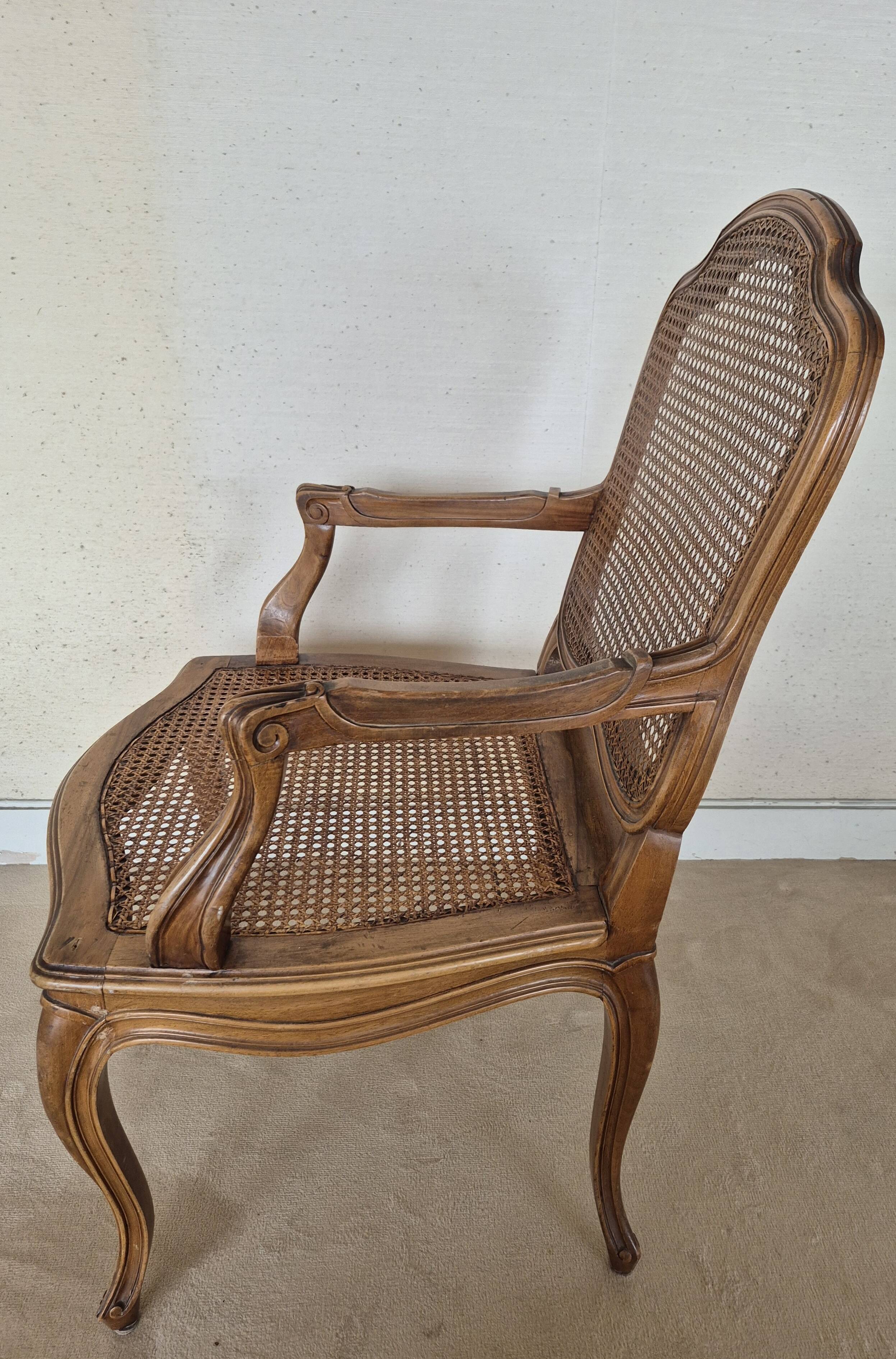 Fauteuil style Régence en bois et cannage