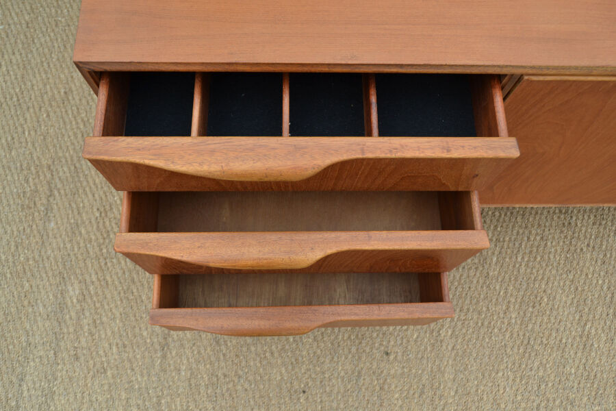 Scottish enfilade by McIntosh * 152 cm