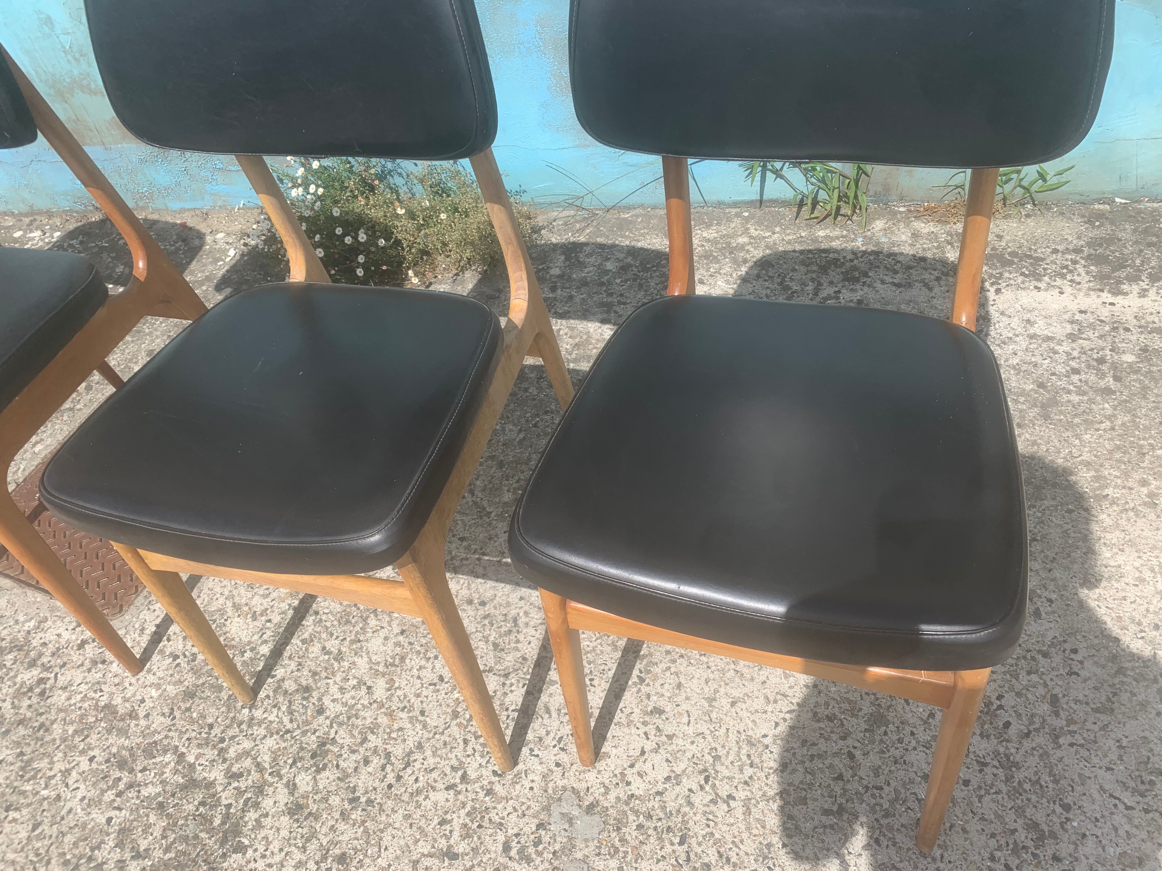 Vintage chair skaï black