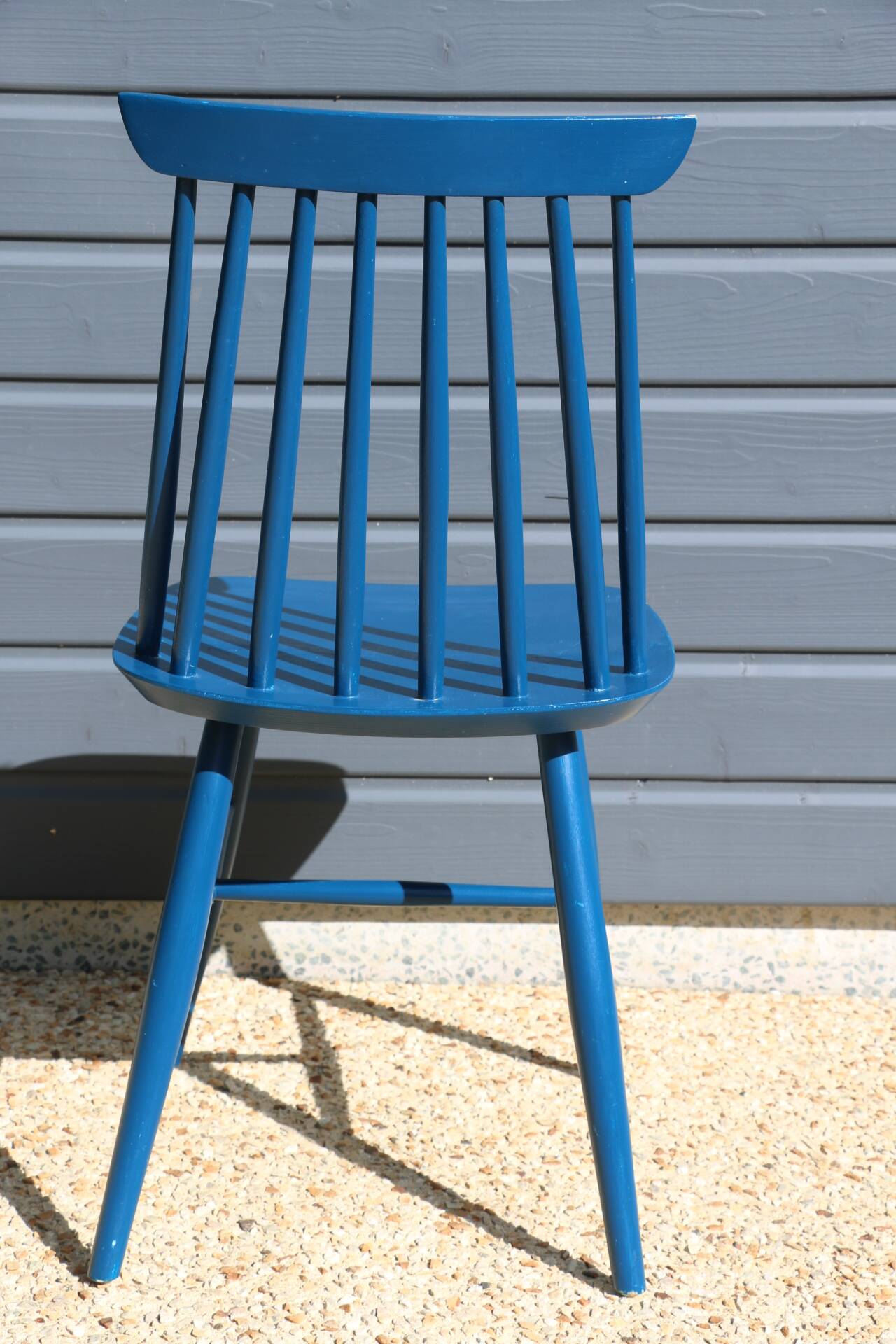 2 blue Tapiovaara style chairs