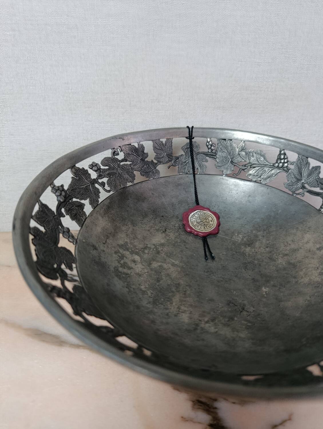 Fruit bowl in pewter