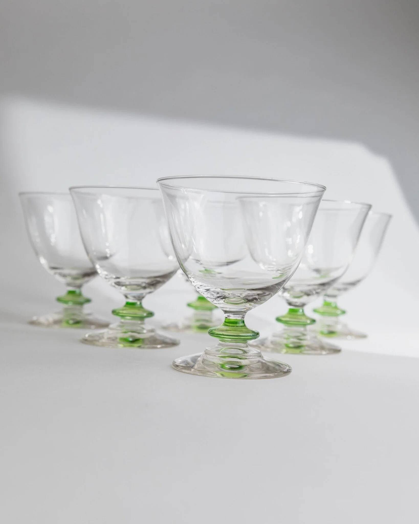 Ensemble de 6 verres à cocktail en verre de Murano vert vintage : verres à tige à bulles, années 1970, style italien du milieu du siècle.
