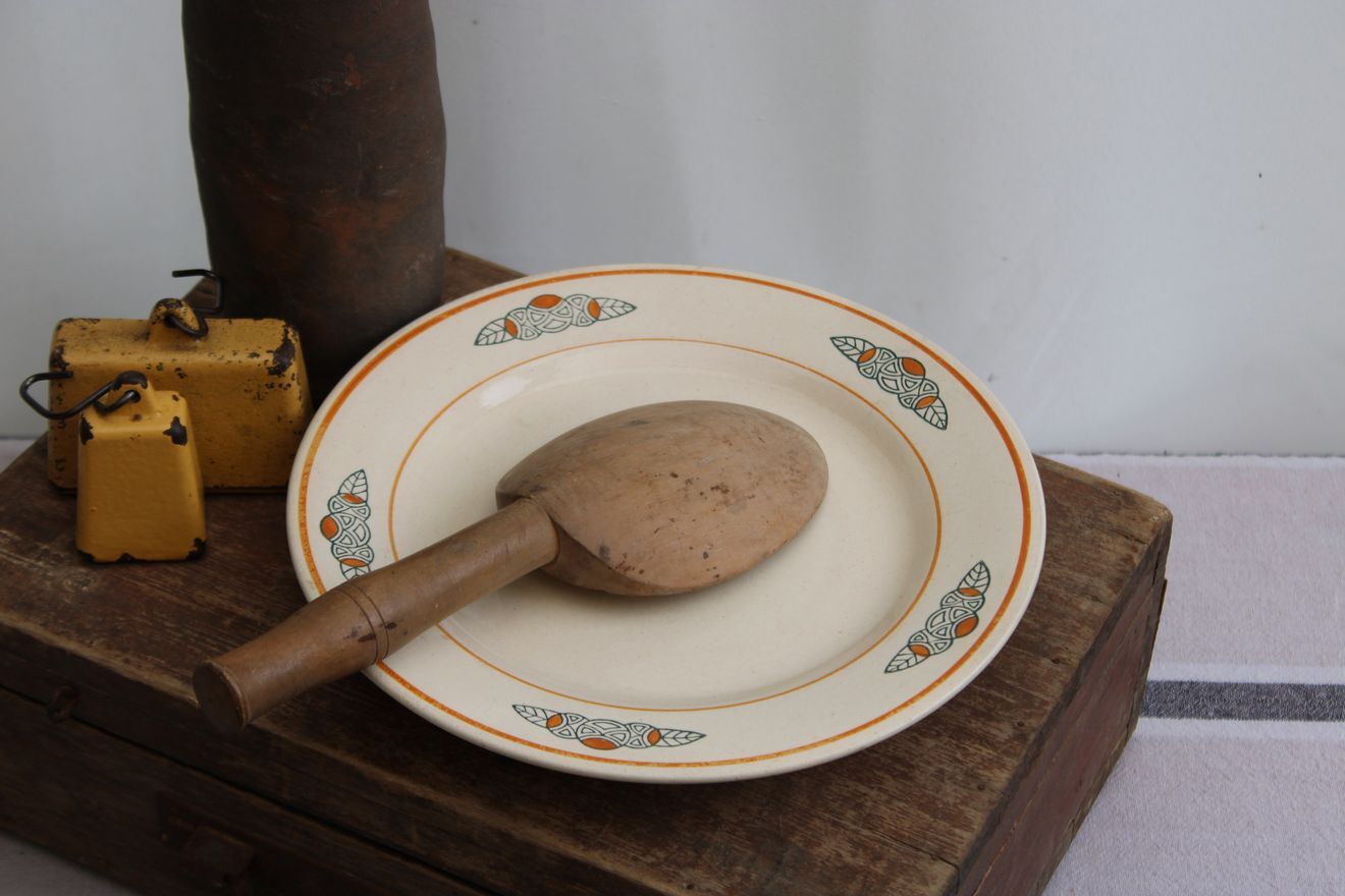 Ceramic standing dish