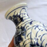 Vase chinois ancien céramique décor de fleurs blanc bleu