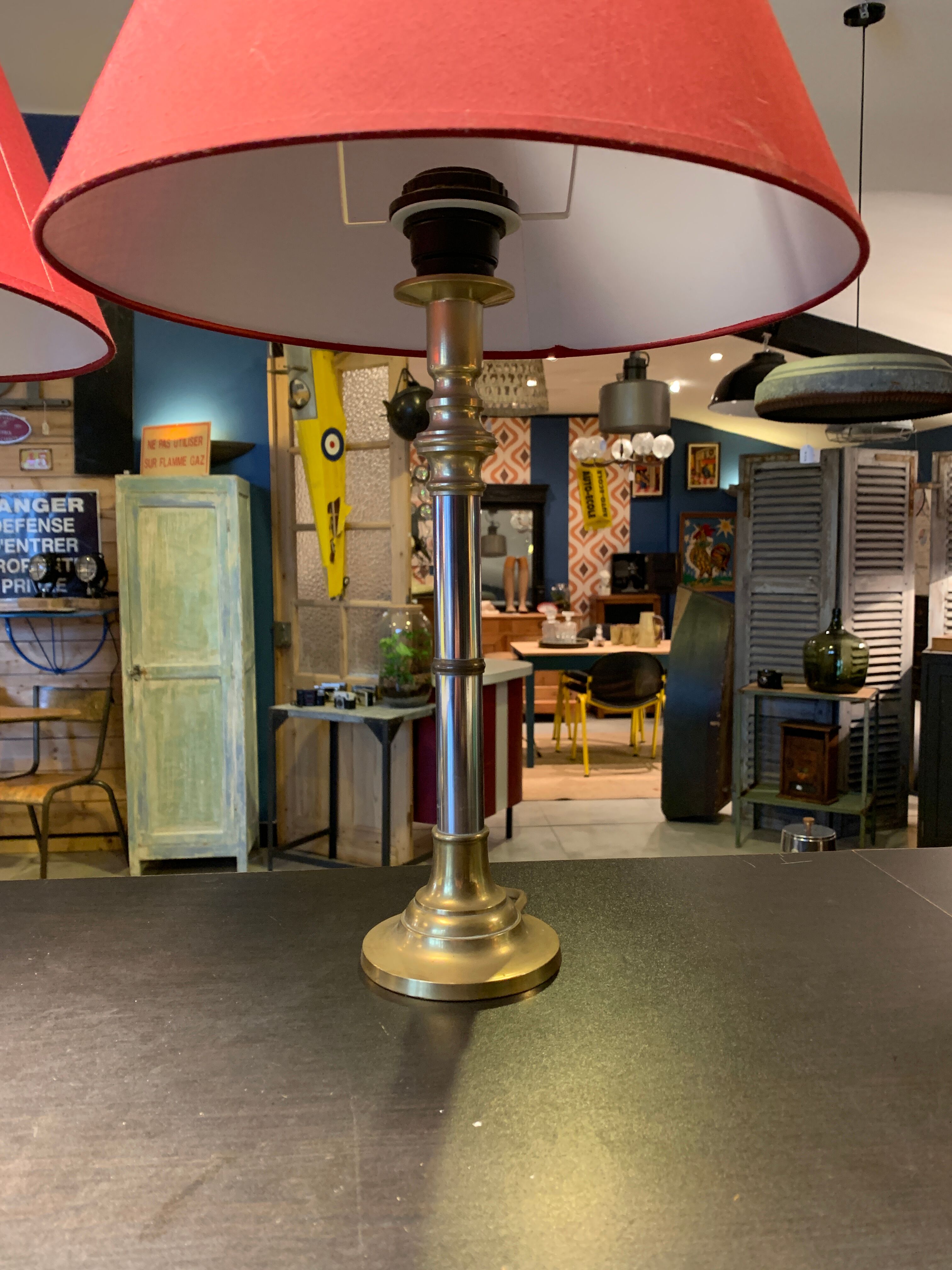 Paire de lampes anciennes en bronze et acier