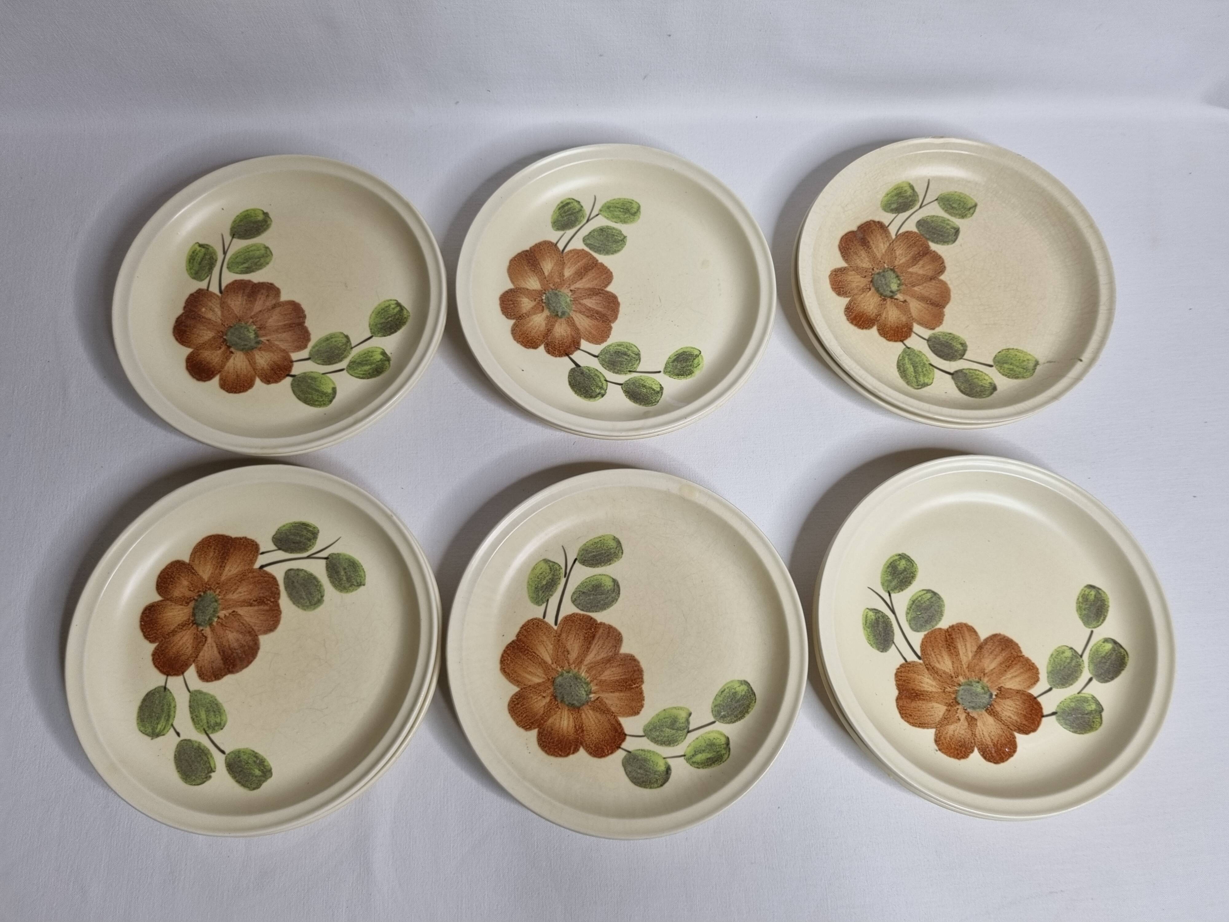 Set of 12 dessert plates decorated with flowers, Revernay art workshop, 20 cm