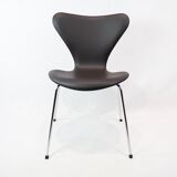 Seven chair, model 3107, designed by arne jacobsen and manufactured by fritz hansen.
