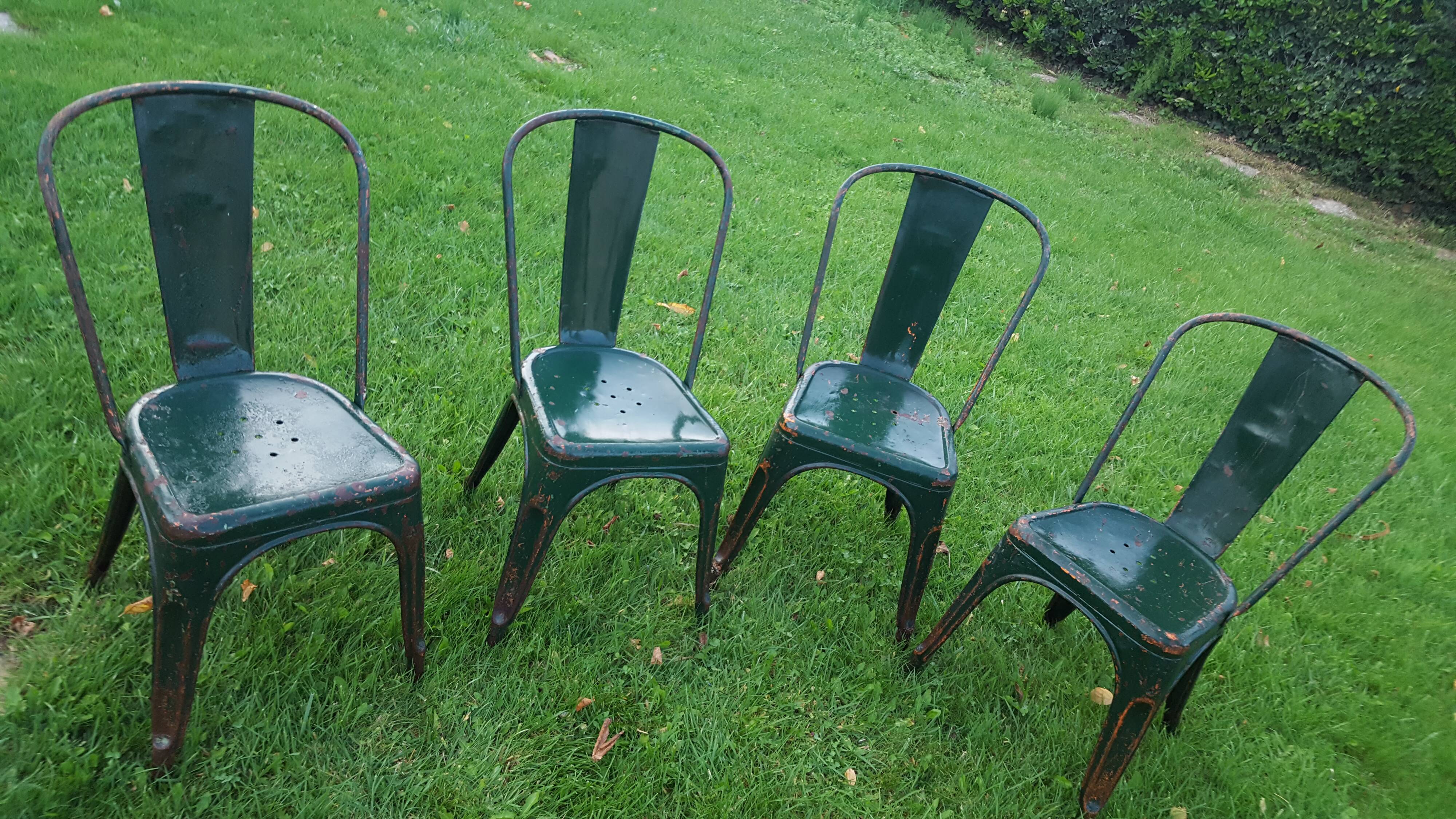 4 Green chaises Tolix industrial, first model (background)