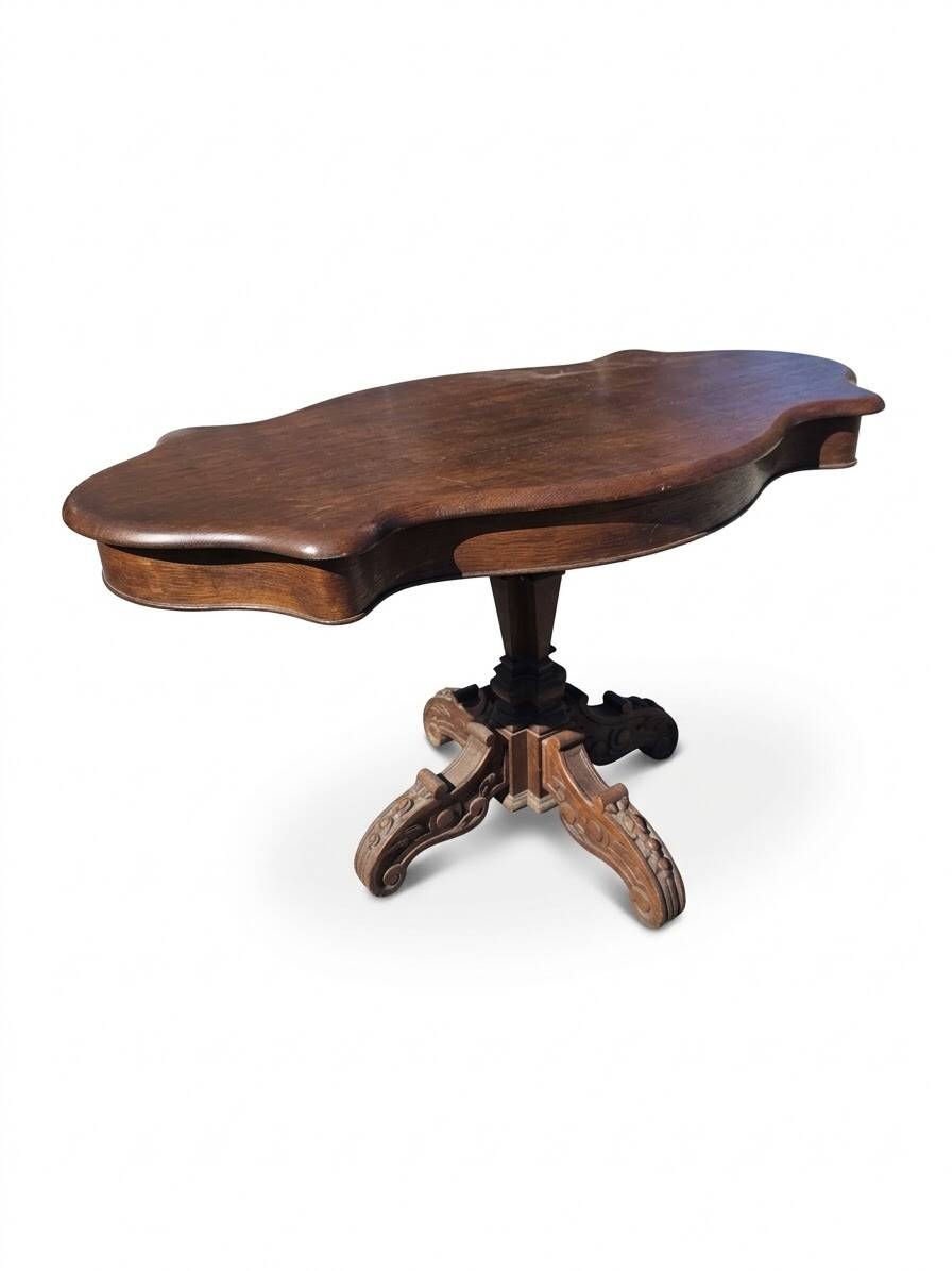 Antique round table in solid oak