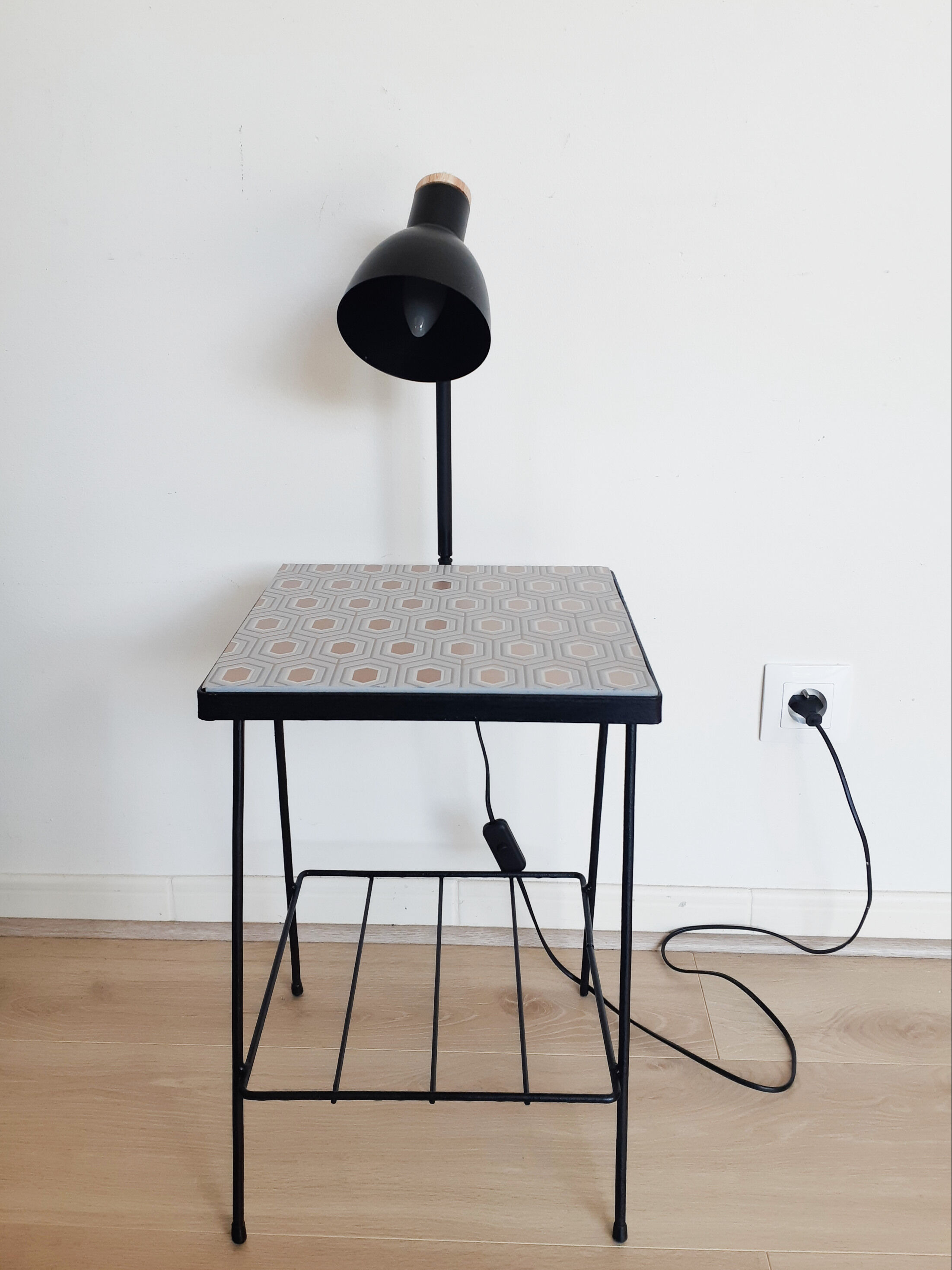 Table d'appoint avec lampe
