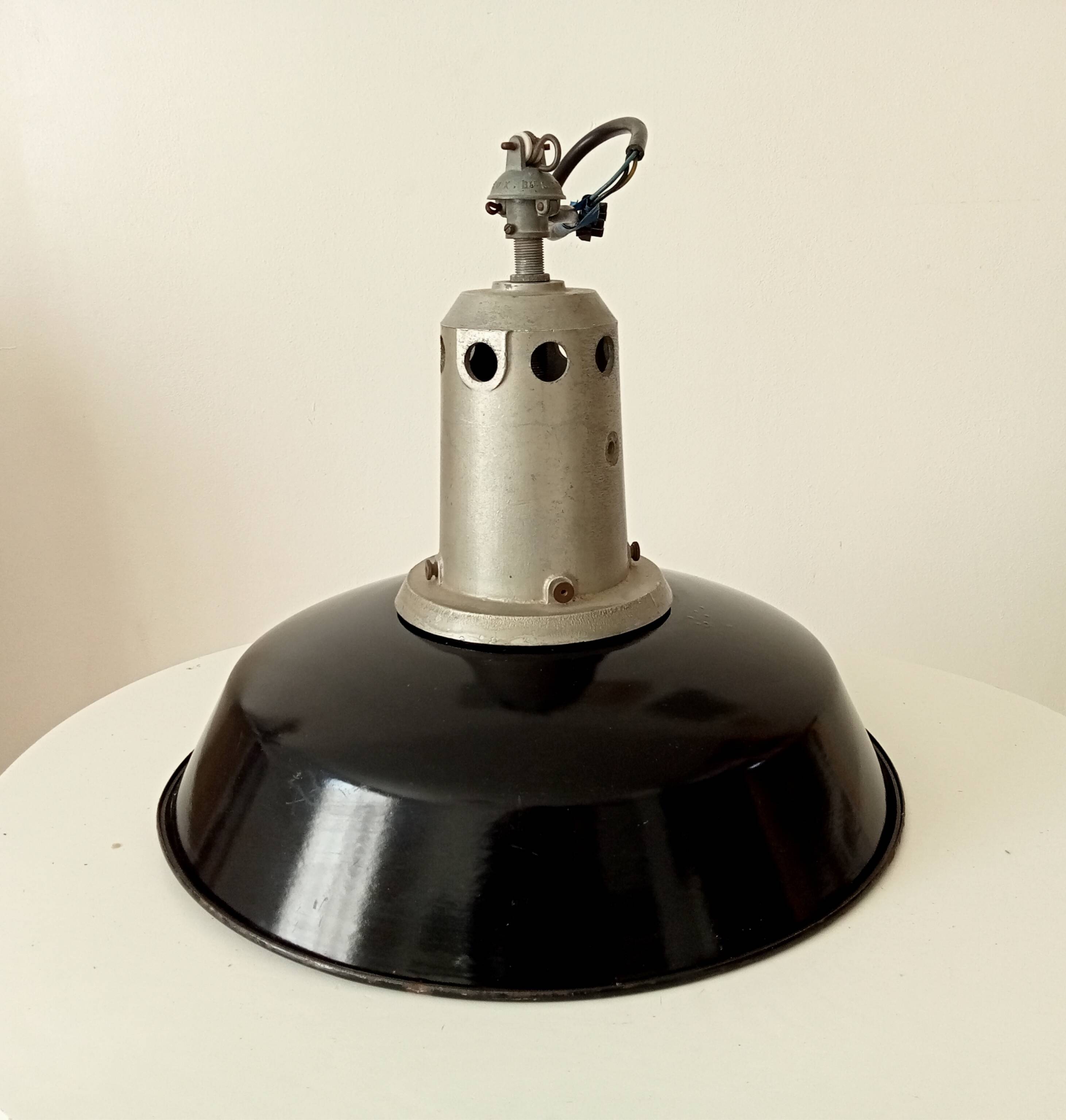 Vintage enamel industrial suspension Reflecto