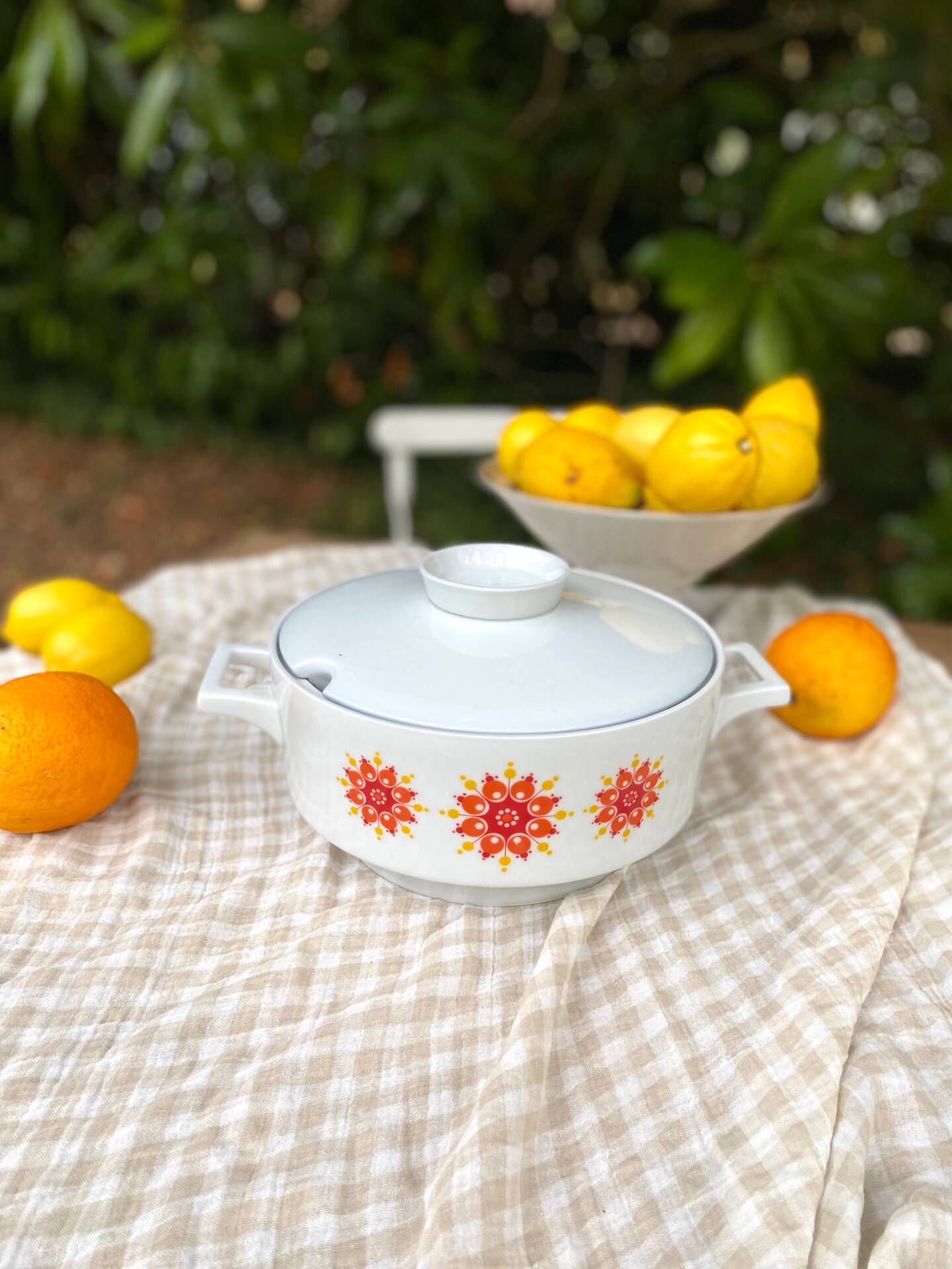 Covered soup tureen Winterling, 70s pop decor
