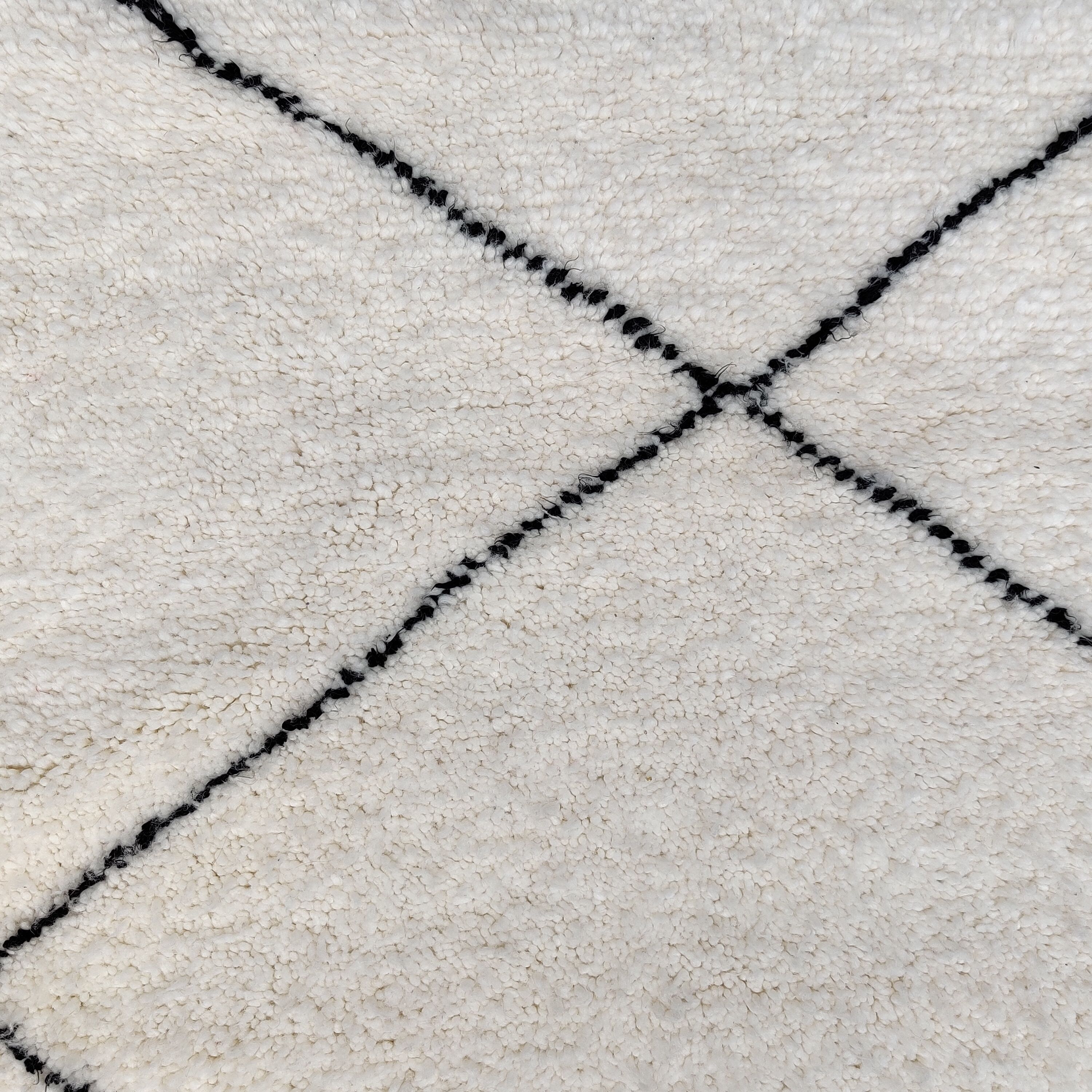 Moroccan berber carpet made white hand and black 90x145 cm