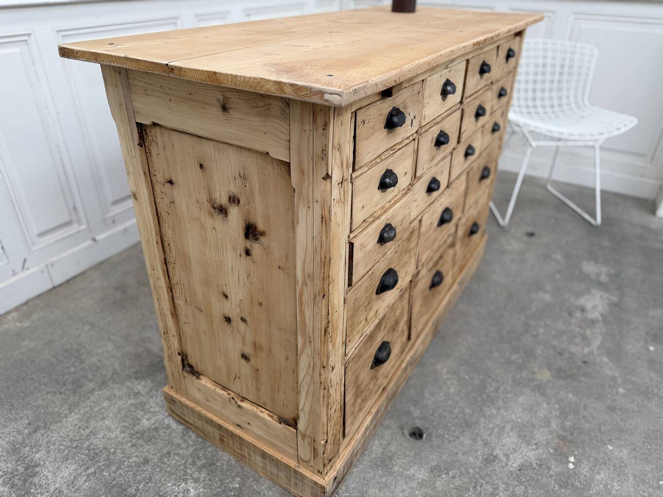 Trade cabinet with 18 drawers from 1900