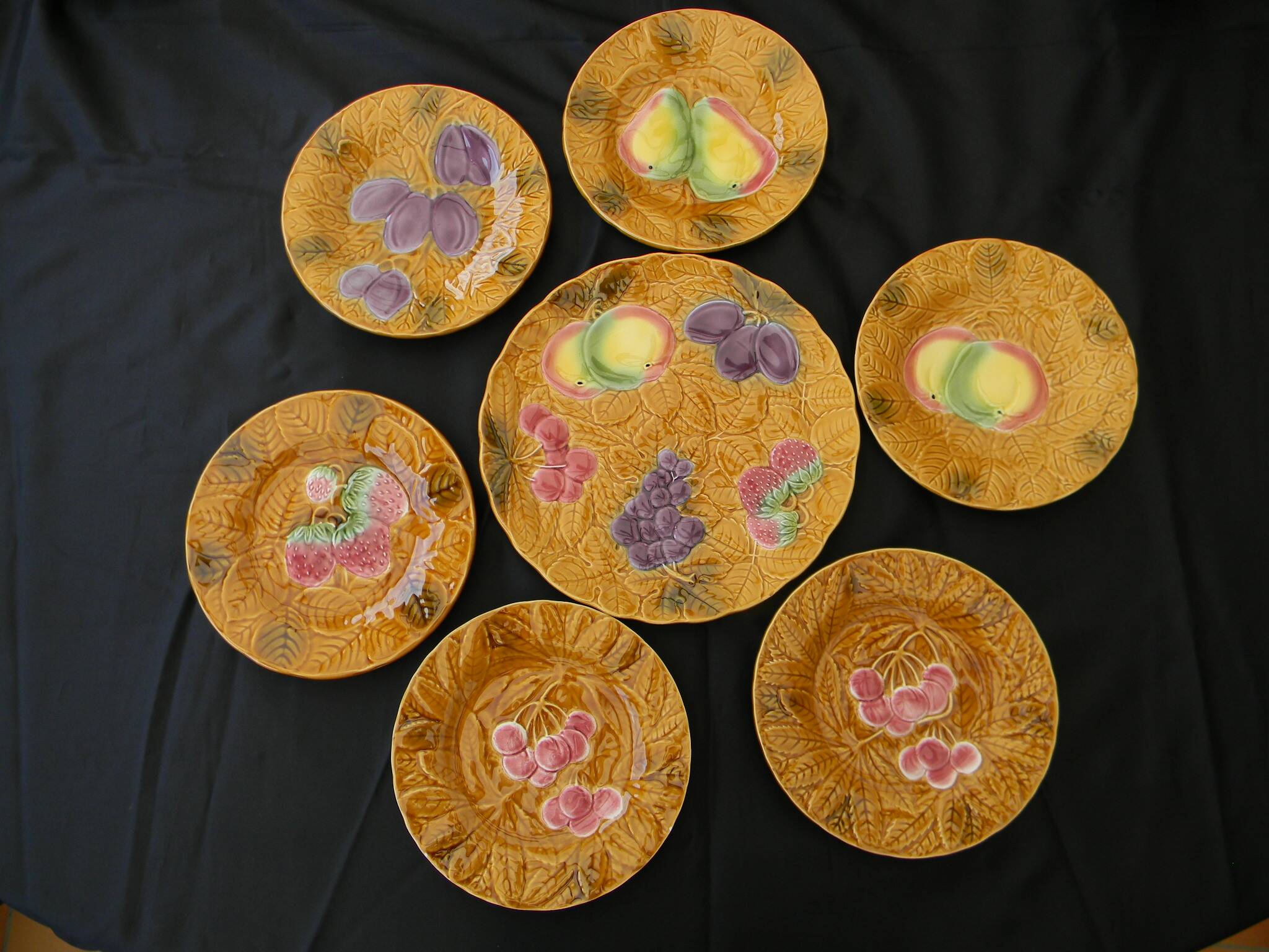 6 earthenware plates and 1 dish from salins les bains.